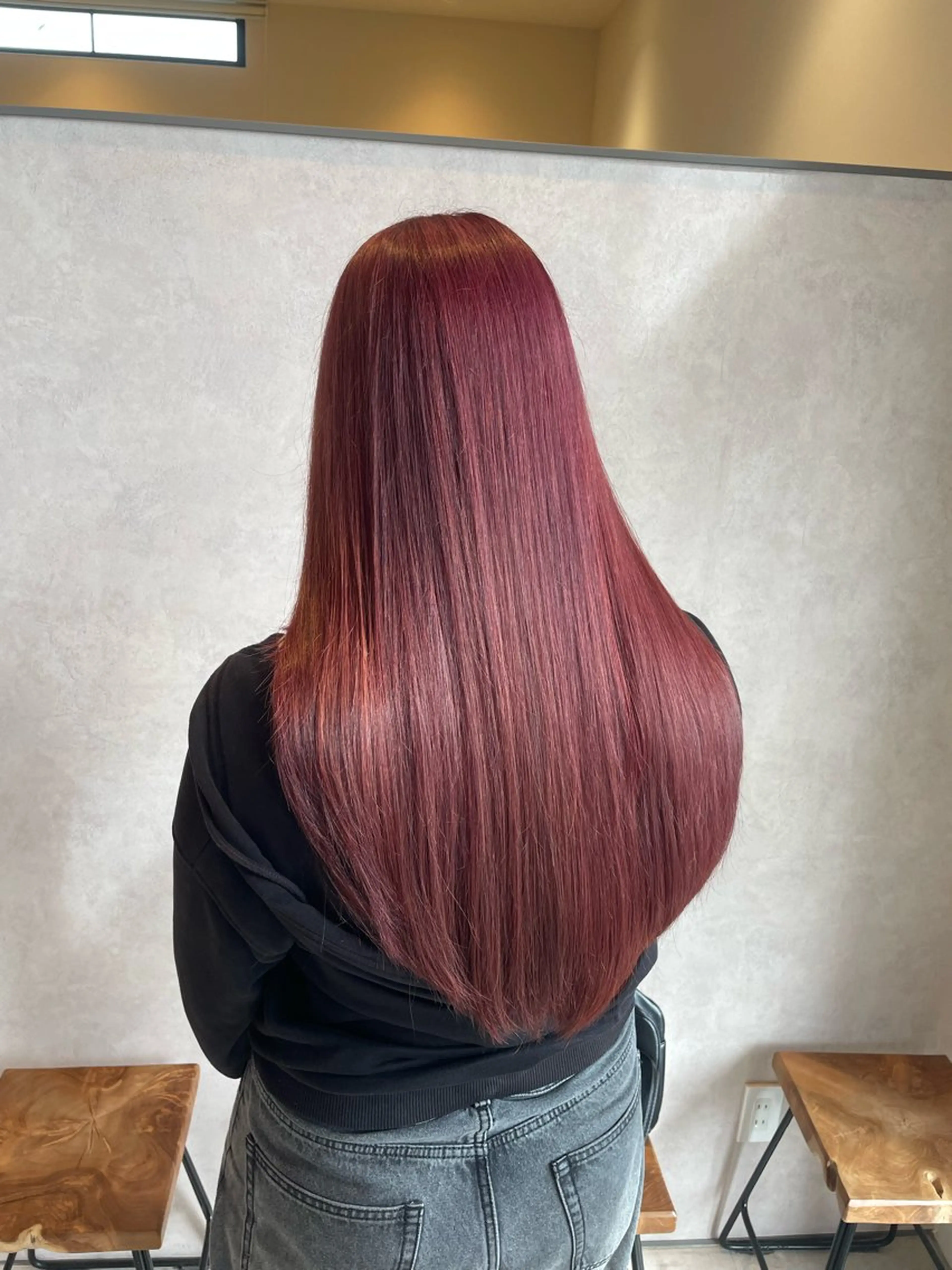 カラー ブリーチ ピンクカラー 伊藤 未夢のヘアスタイル