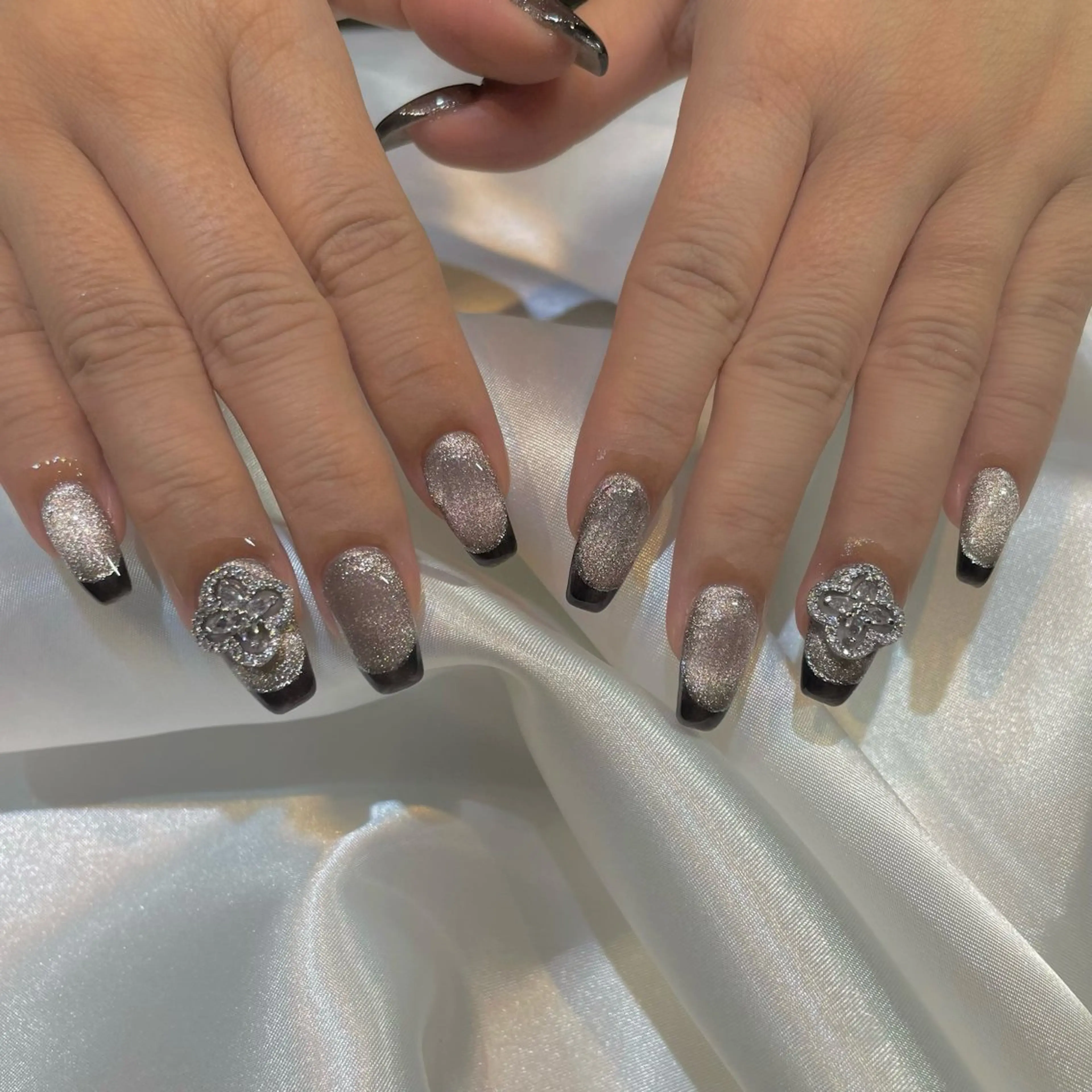 ネイル フレンチネイル マグネットネイル マグネットフレンチ ハンドネイル 糀屋 彩奈のネイルデザイン