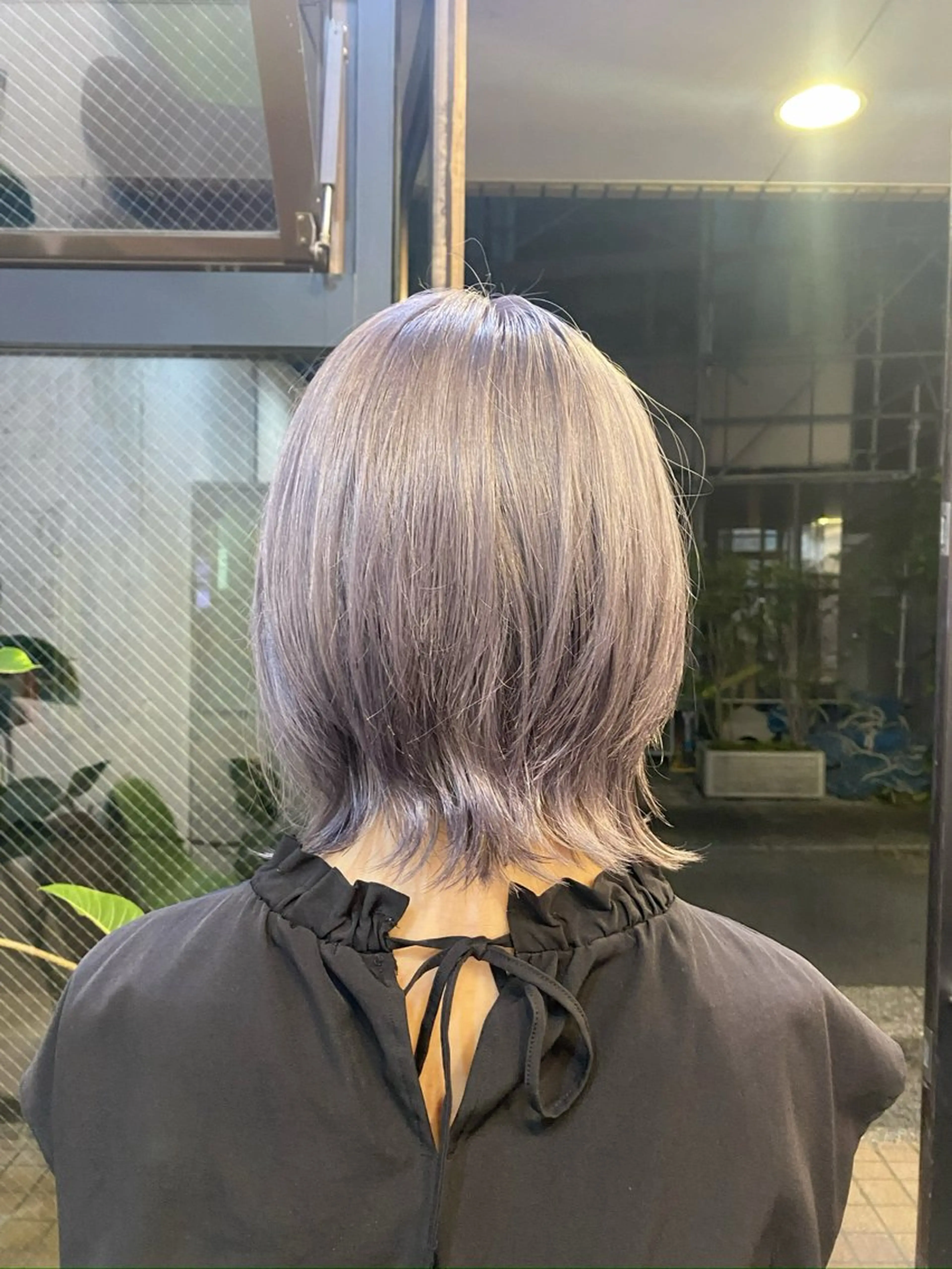 セミロング カラー 🩶ハイトーン /レイヤーはちすのヘアスタイル