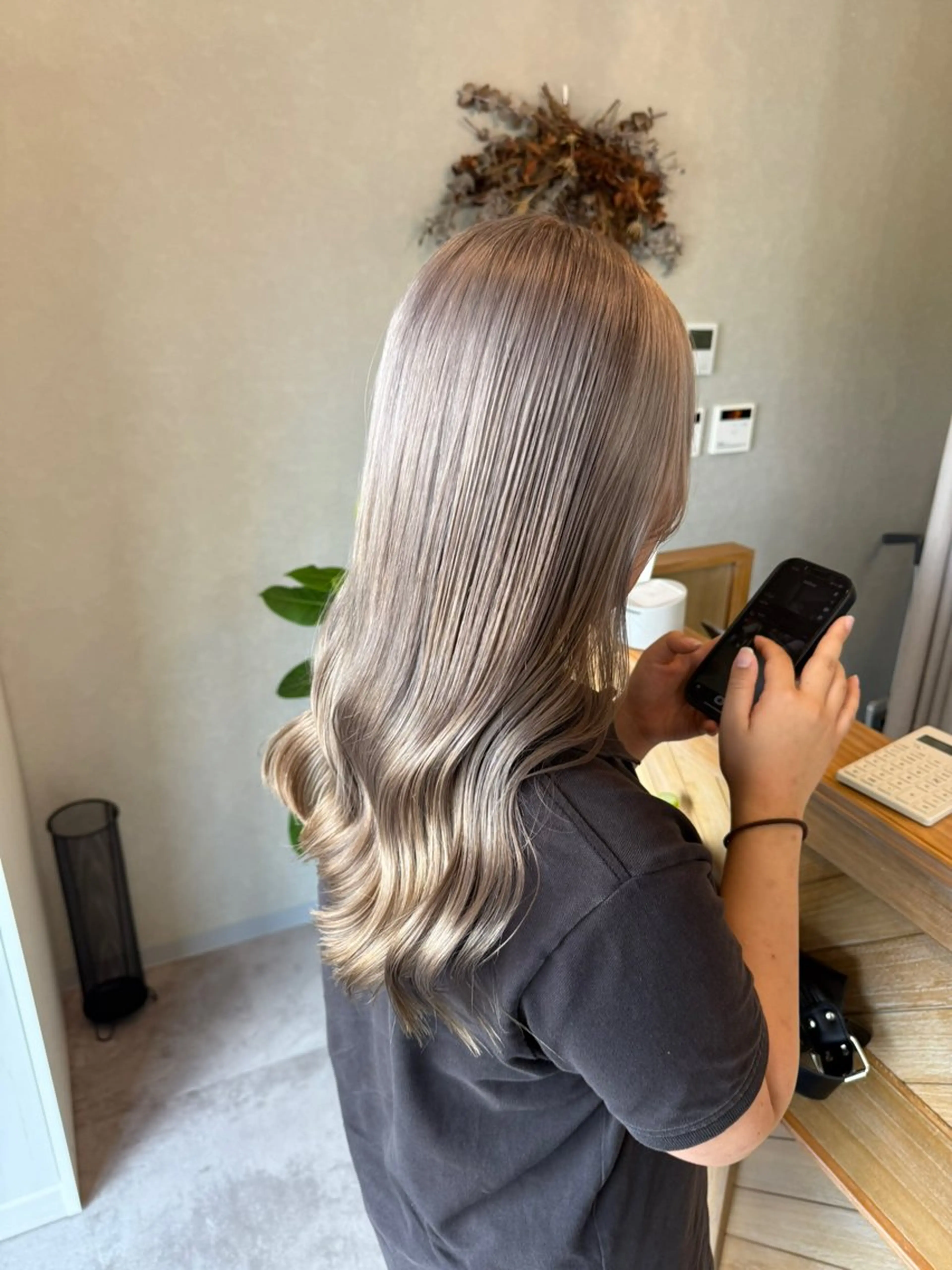 セミロング ヘアカラー HIYORI / luanaのヘアスタイル