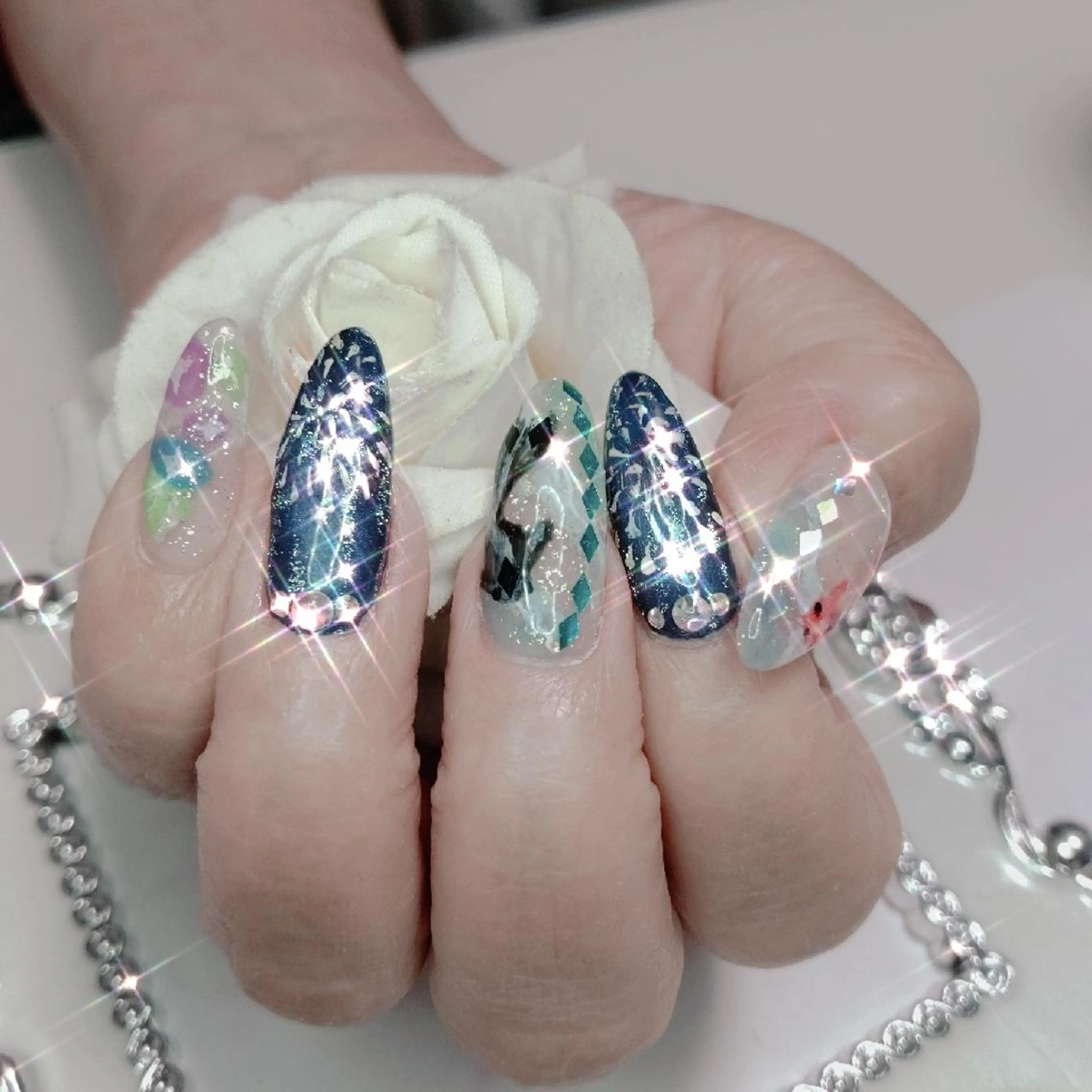 ネイル エステとネイル ローズコンフォートのネイルデザイン