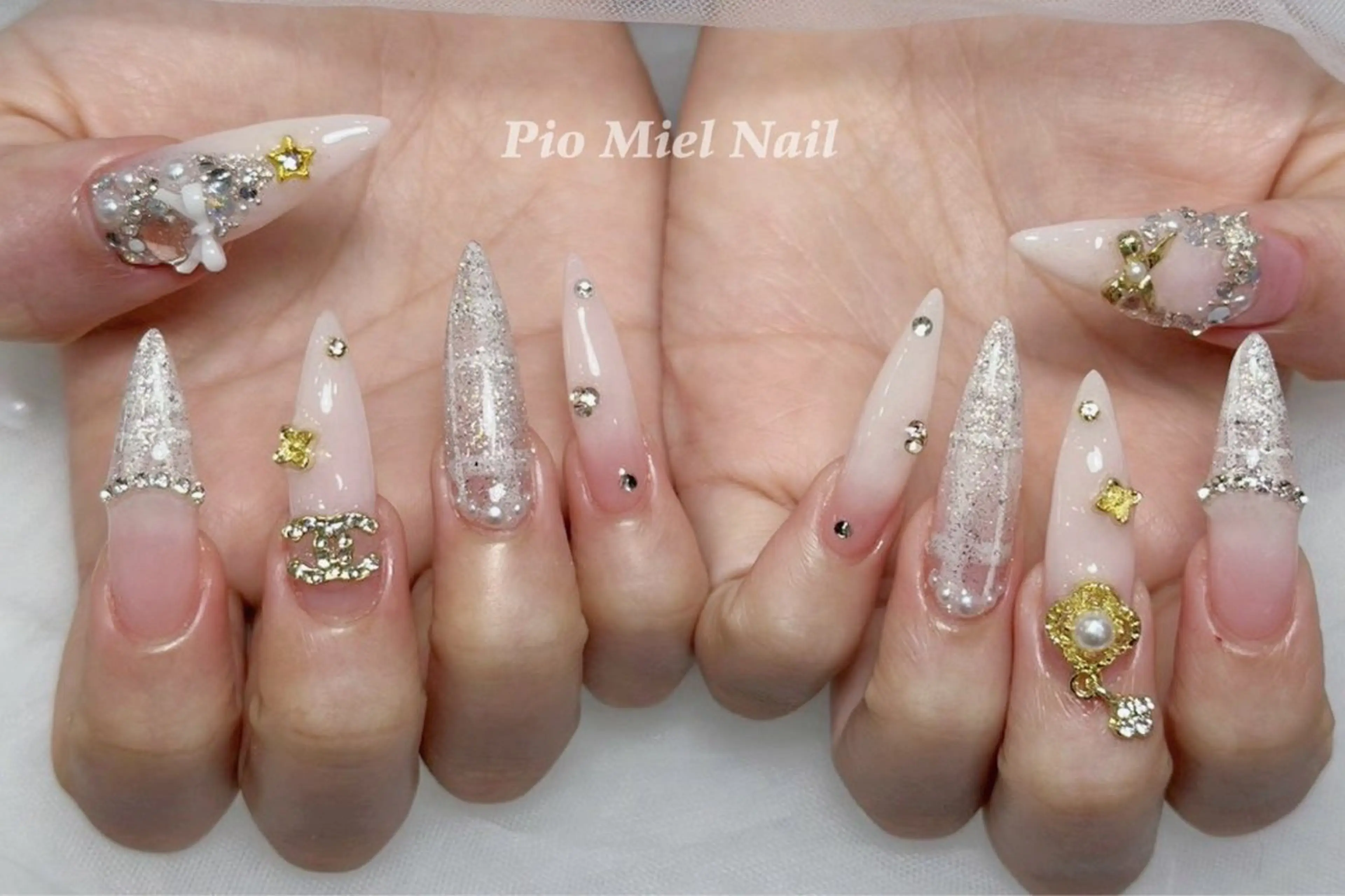 ネイル ゴールド 韓国ネイル ラメ(グリッター) マグネットネイル ニュアンスネイル ハンドネイル HANA 長さだしのネイルデザイン