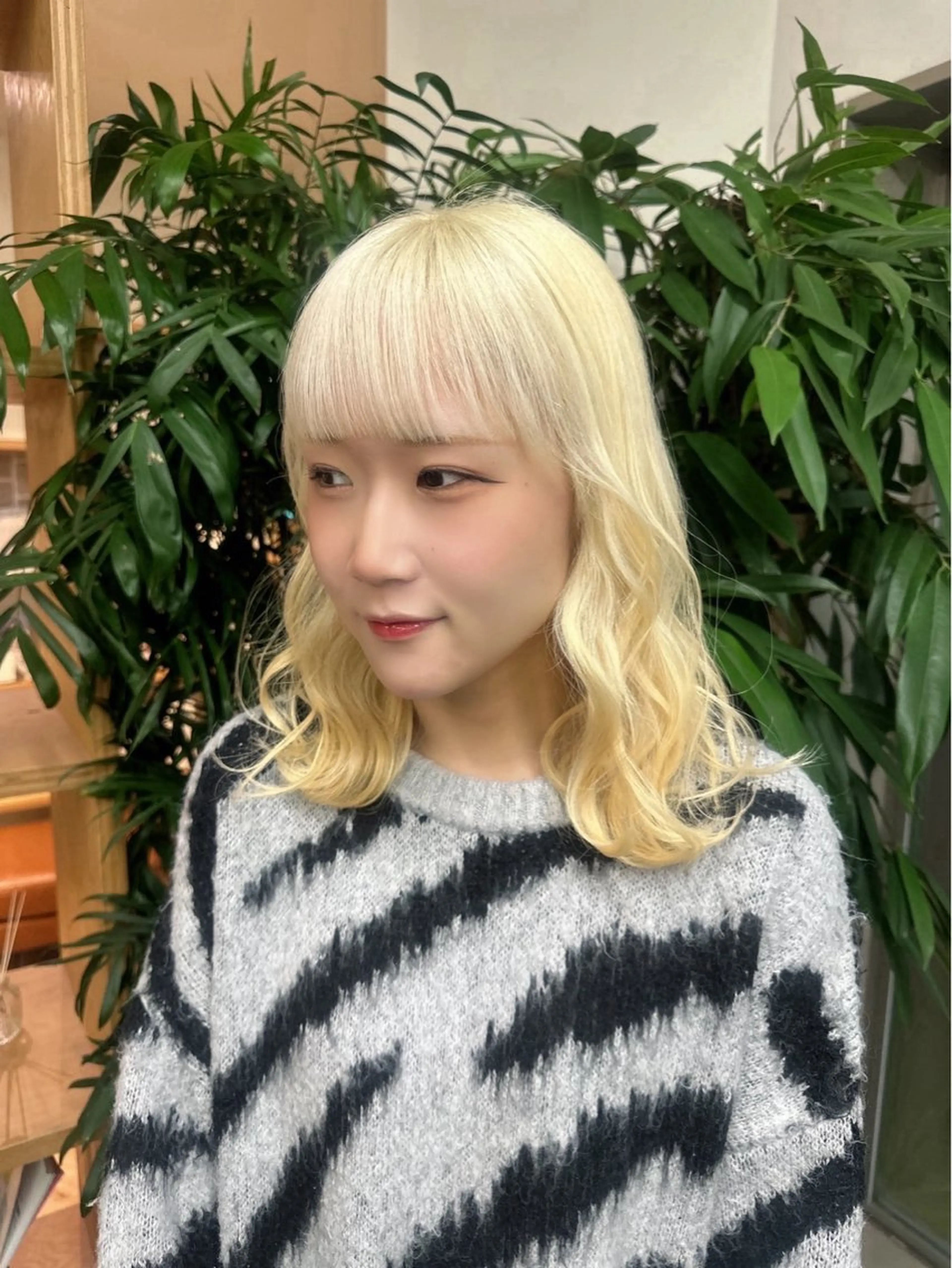 カラー 抜きっぱなしブロンド ブロンド カット ヘアカラー ブリーチカラー/ わきたちえ🌻のヘアスタイル