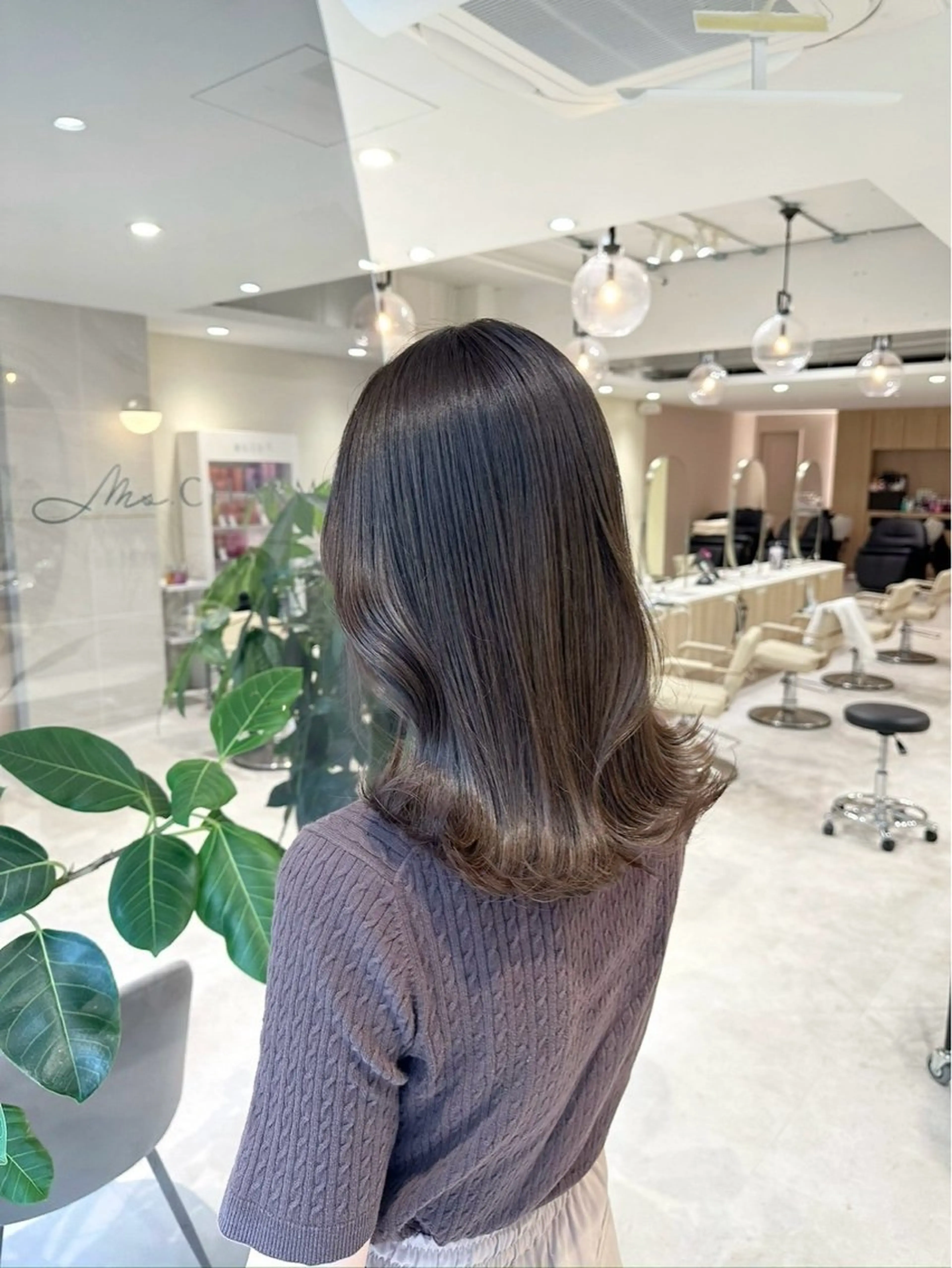 ミディアム カラー イルミナカラー くびれヘア 髪質改善 トリートメント カット ヘアカラー トリートメント 透明感カラー🌿 グレージュ🐺陽介のヘアスタイル