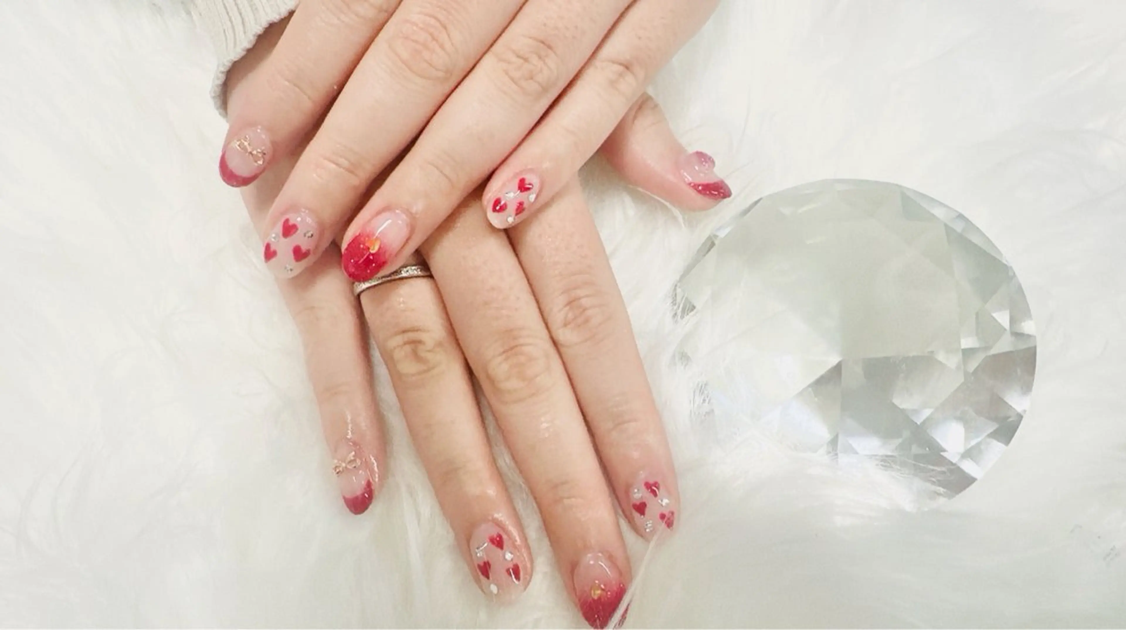 ネイル ゴールド ハート 持ち込み ピンク リボン nailsalon oluoluのネイルデザイン