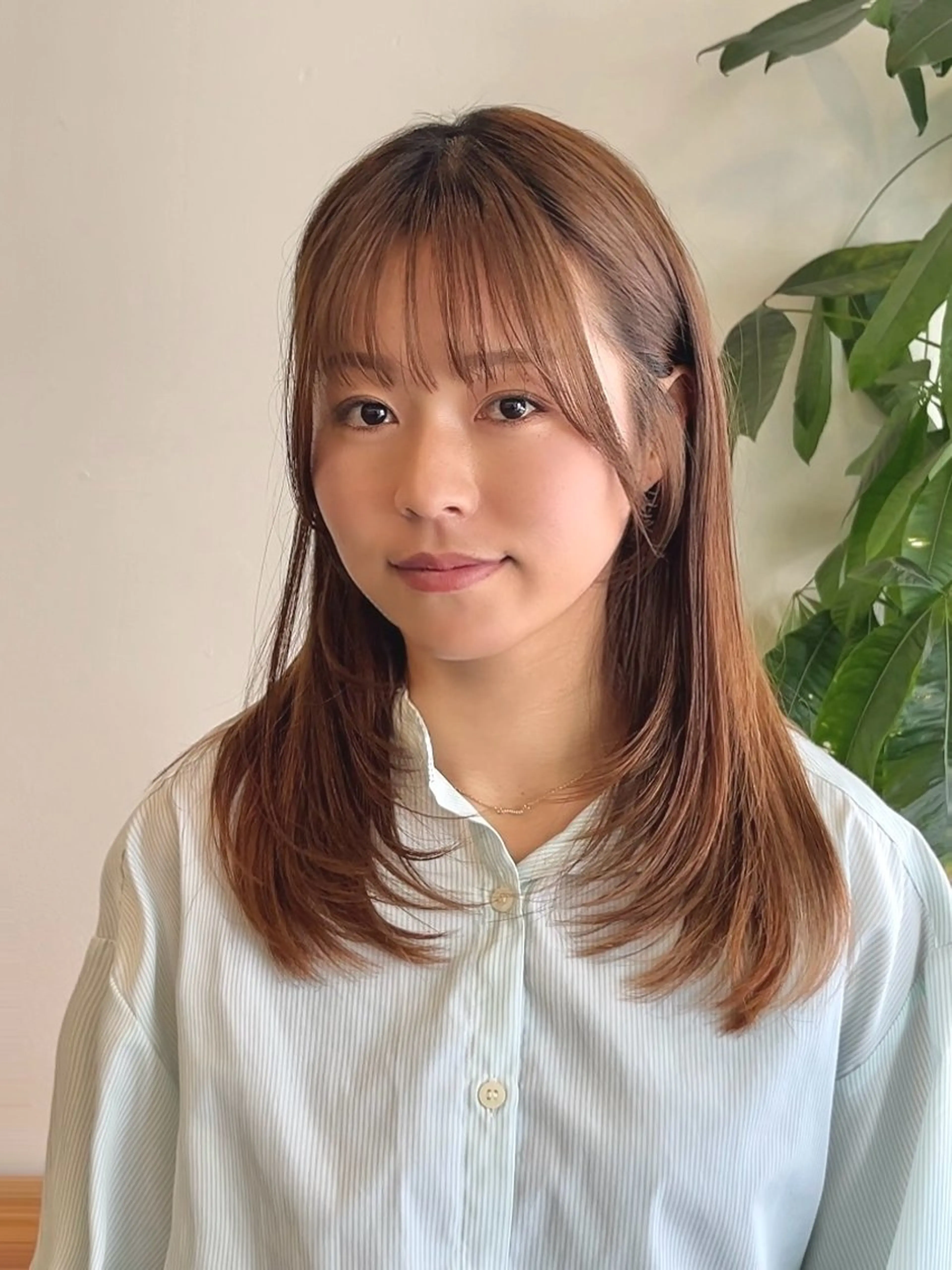 セミロング カラー グレージュ くびれヘア 顔まわりレイヤー 韓国風ヘア レイヤーカット カット ヘアカラー VIEW EHIME 齋藤  あつきのヘアスタイル