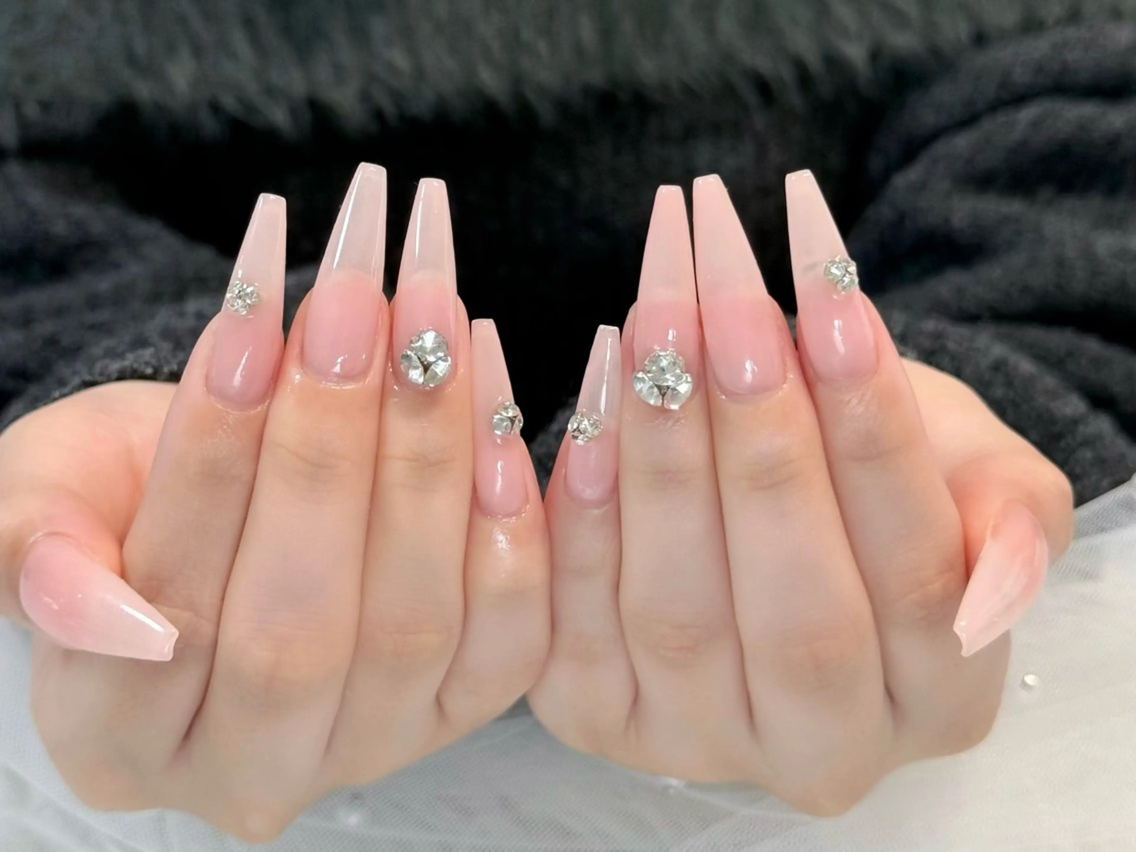 ネイル ボルドー ブラウン チークネイル ドット フットネイル Julli ジュリのネイルデザイン