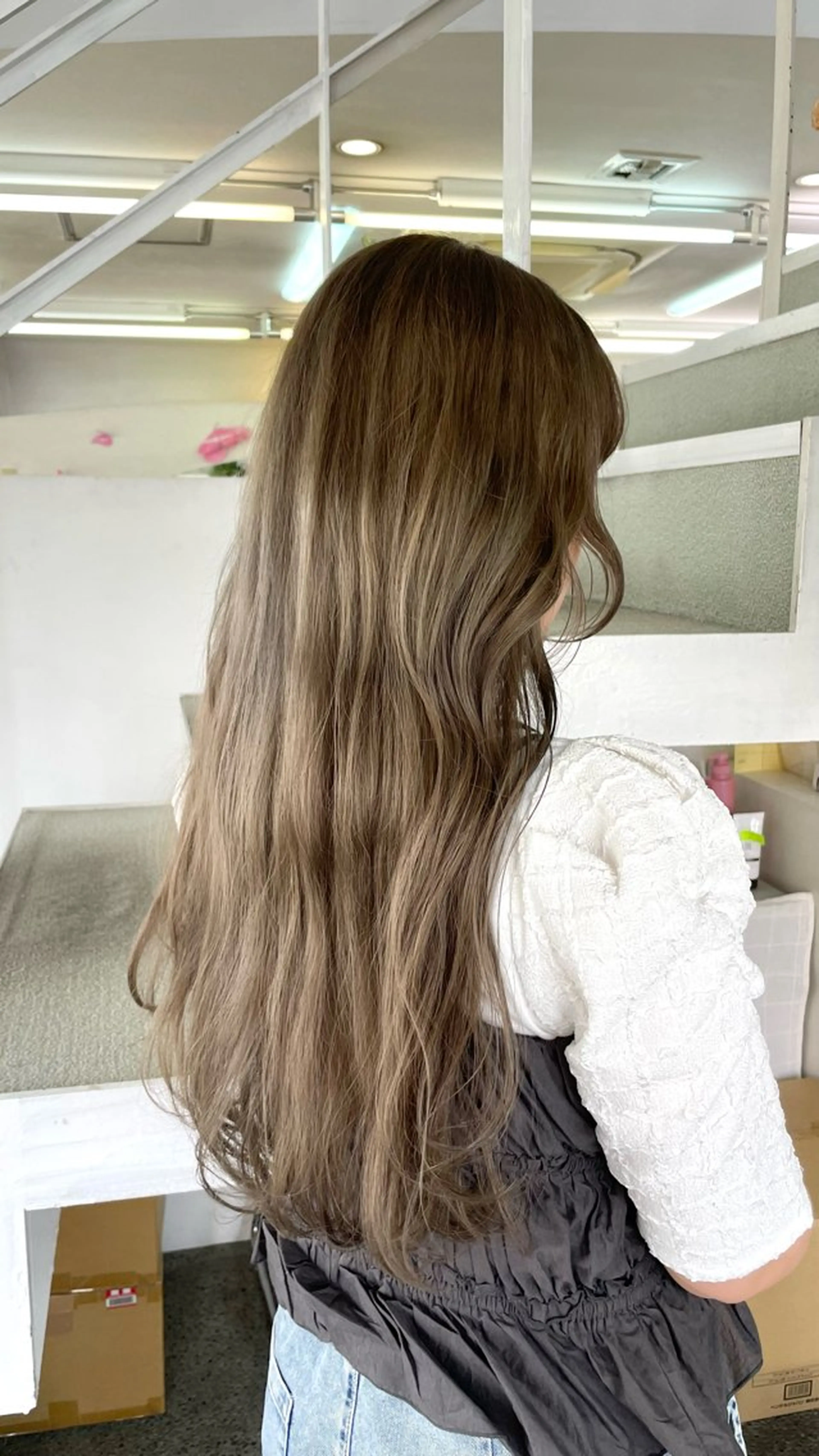 ロング カラー ベージュカラー ブリーチ 山田 里美のヘアスタイル