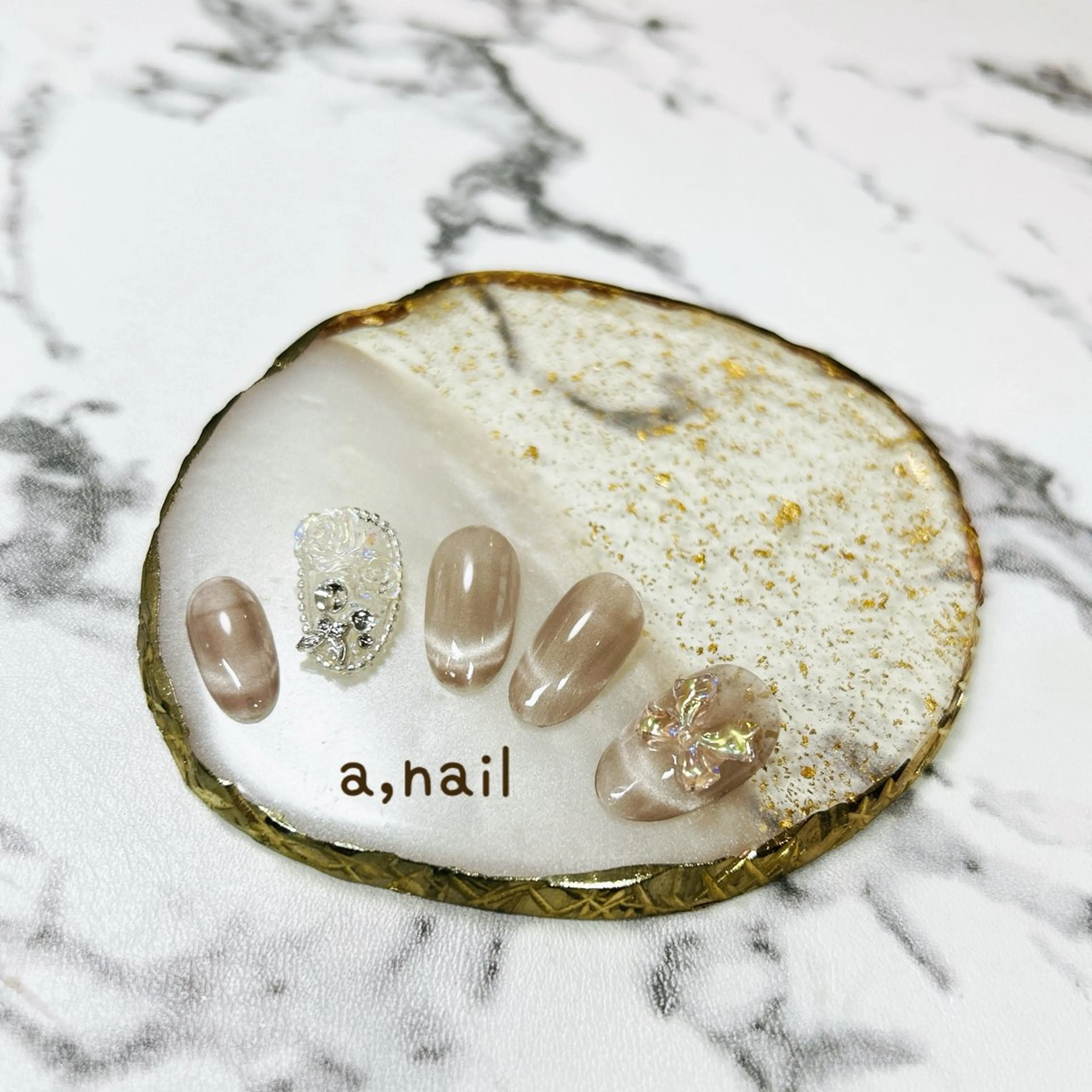 ネイル オーロラネイル フレンチネイル キラキラネイル マグネットネイル マグネットフレンチ ハンドネイル ネイルサロン エーネイルのネイルデザイン