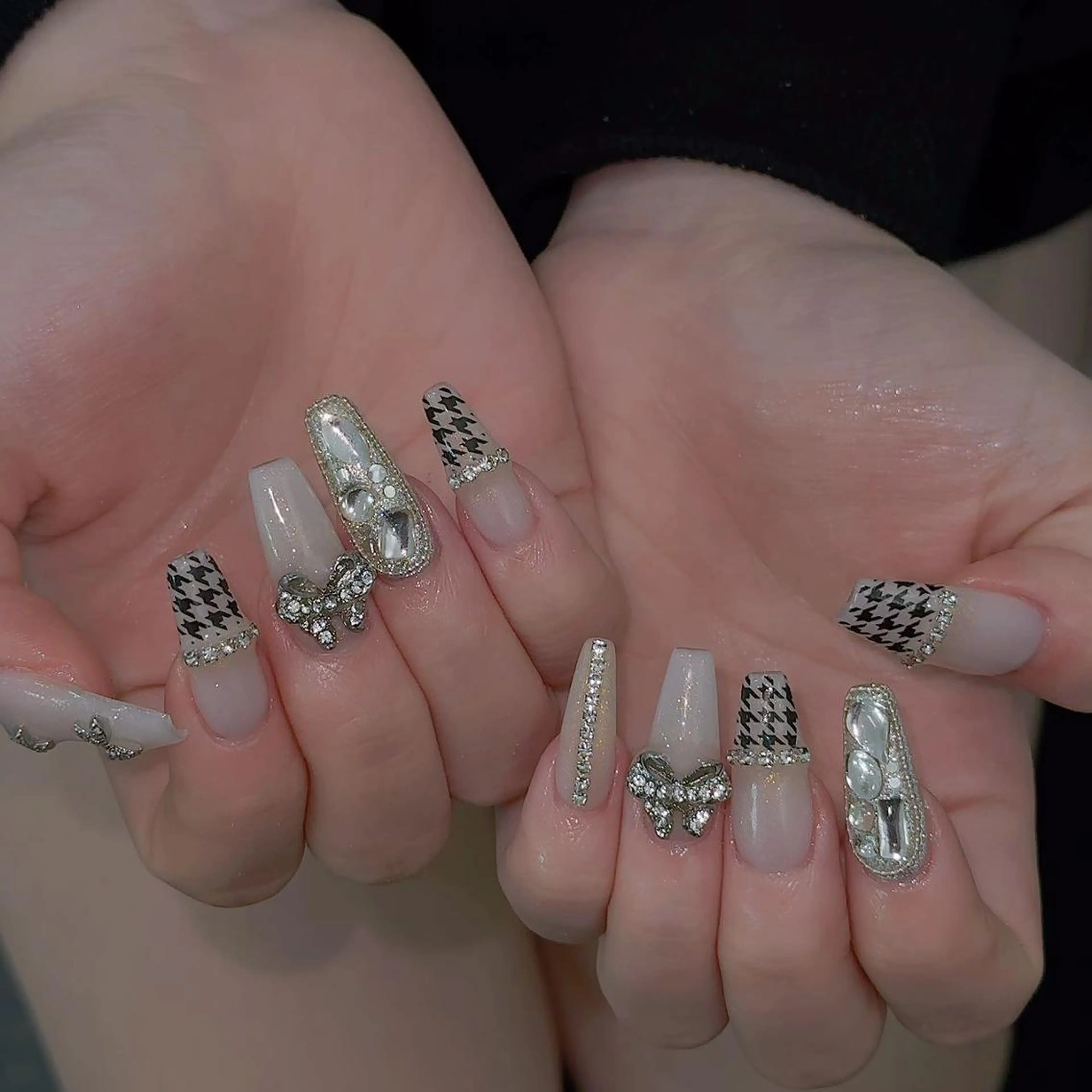 ネイル ハンドネイル Queens ひなのネイルデザイン