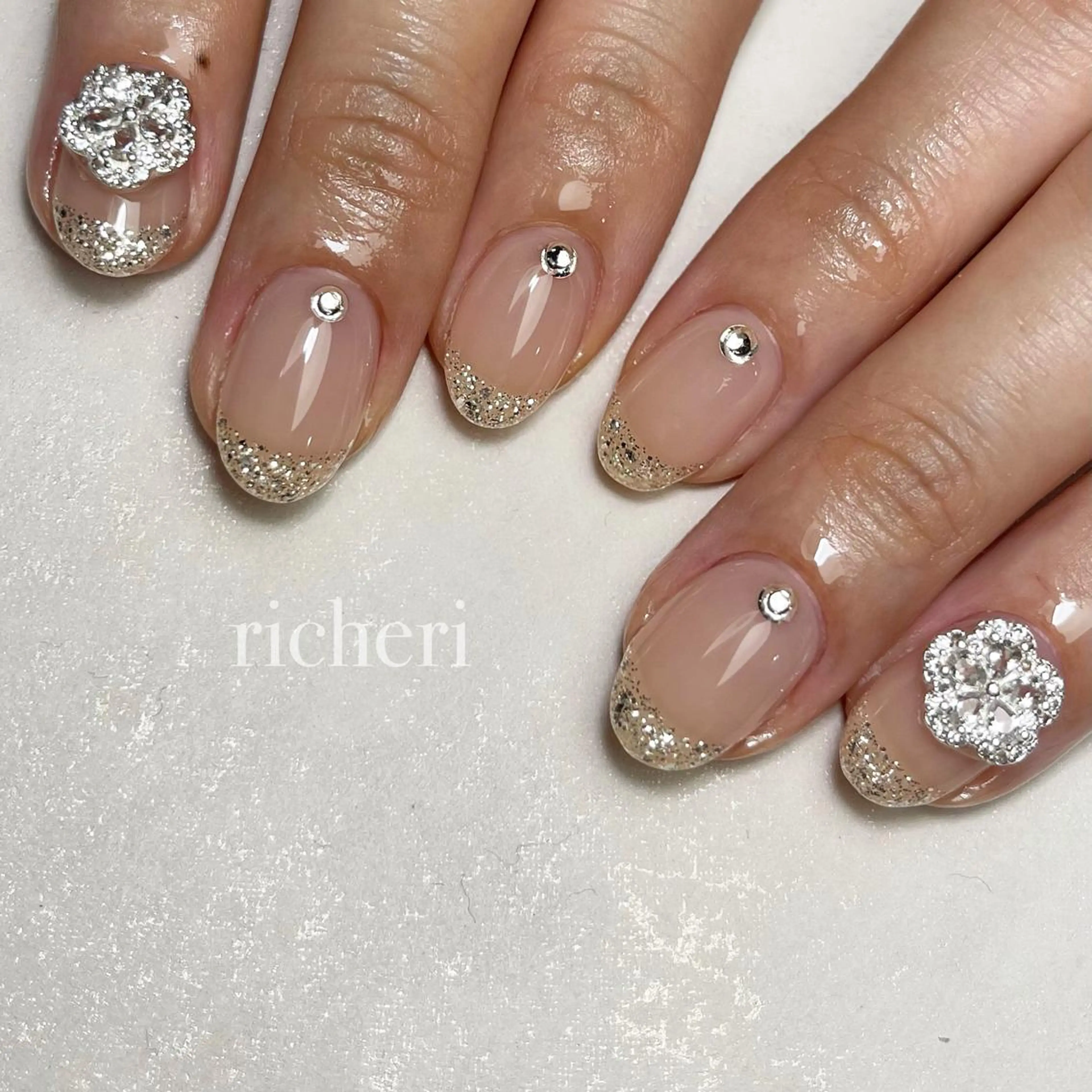 ミディアム ネイル ハンドネイル richeri beautyのエステ・リラクイメージ