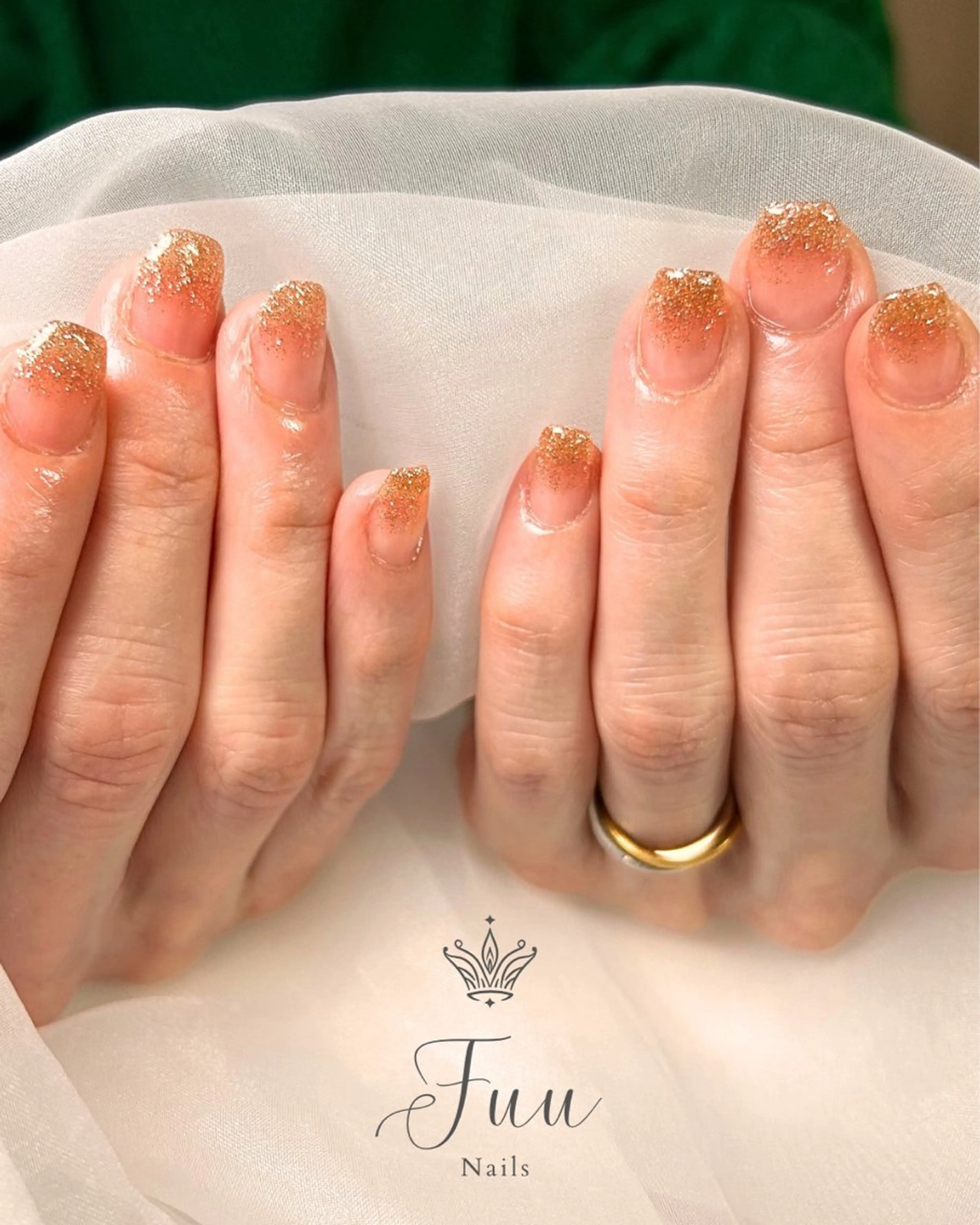 ネイル フラッシュネイル グラデーション キラキラネイル 赤色 シンプルネイル ハンドネイル 犬のいるネイルサロン Fuu nailsのネイルデザイン