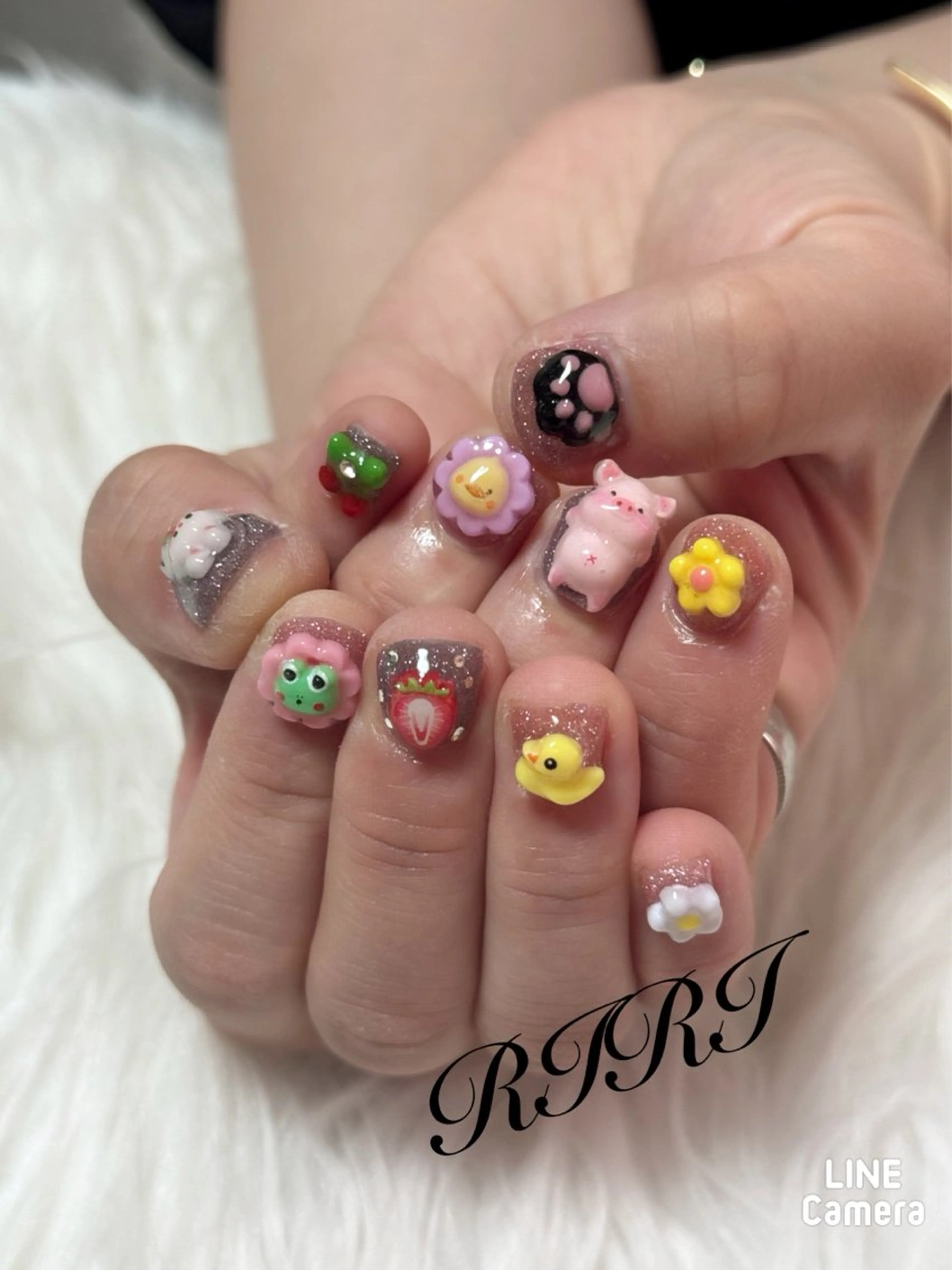 ネイル ジェルネイル キラキラネイル ショートネイル 春ネイル ハンドネイル riri オーナーのネイルデザイン