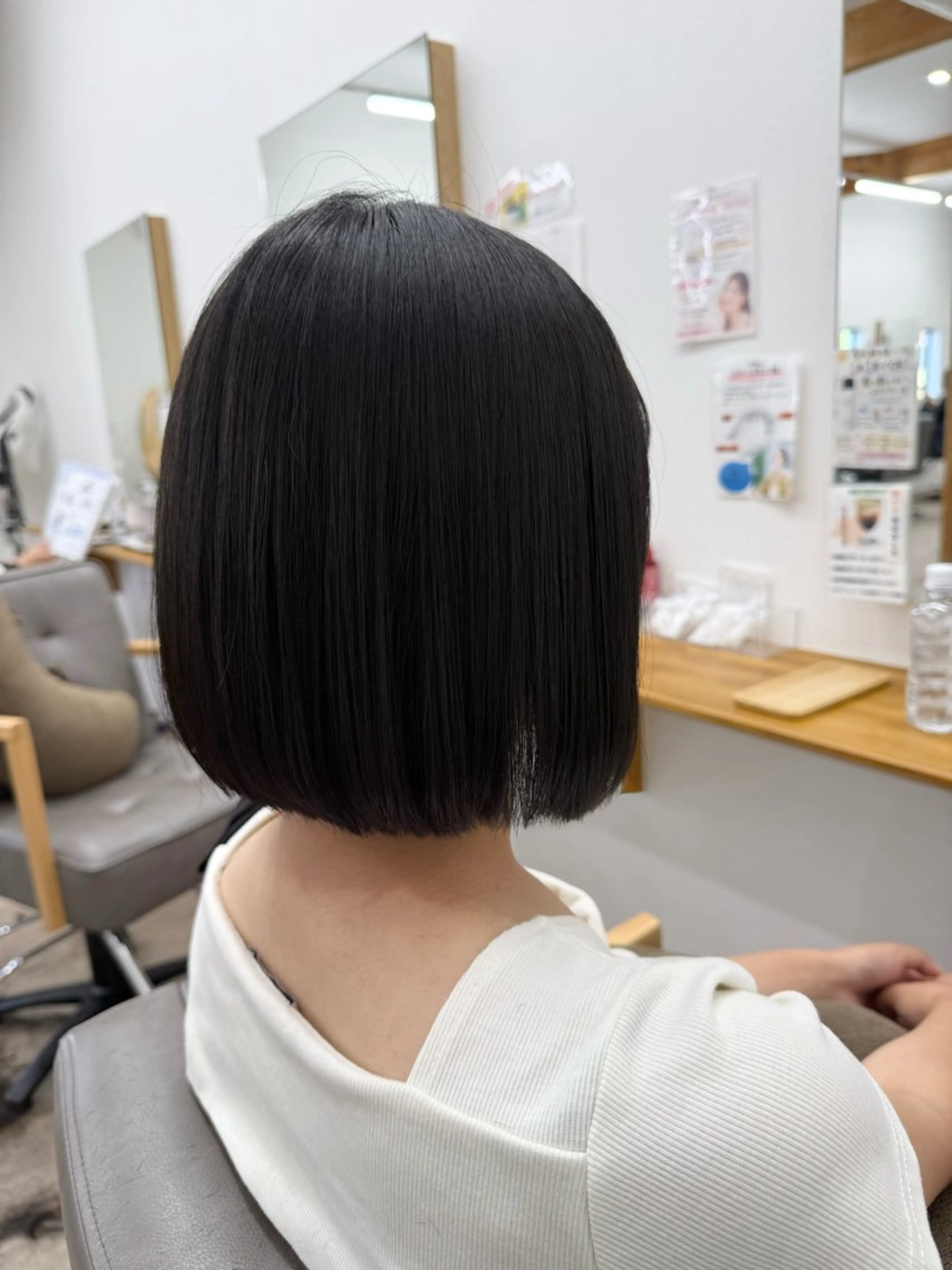 ショート ボブ 酸性ストレート カット 縮毛矯正 ちほ/顔周りレイヤー /ベージュカラーのヘアスタイル