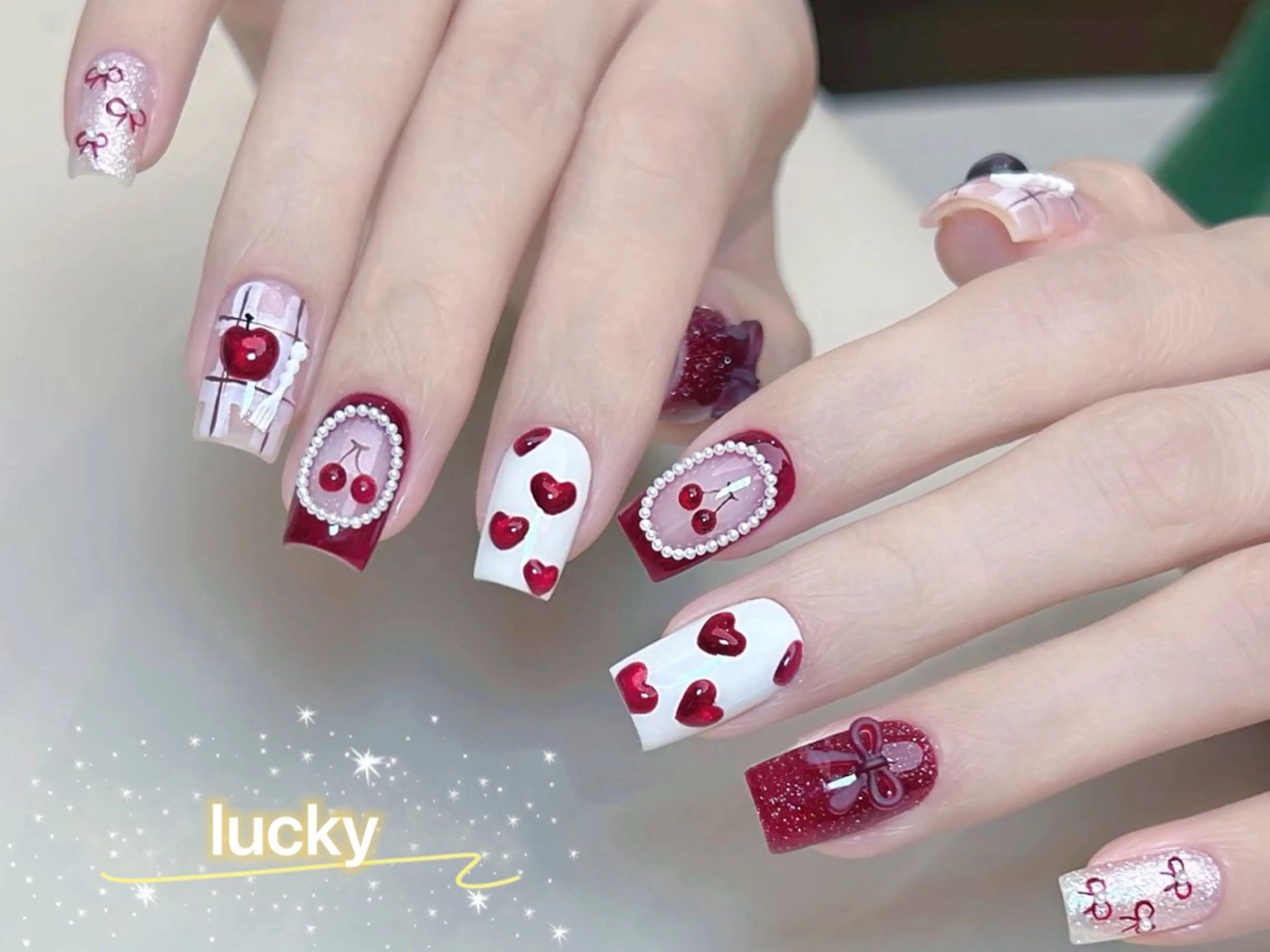 ネイル アートネイル チークネイル 長さ出し フットネイル ジェルネイル ハンドネイル ハンドケア ラッキーネイルサロン 西川口東口店のネイルデザイン