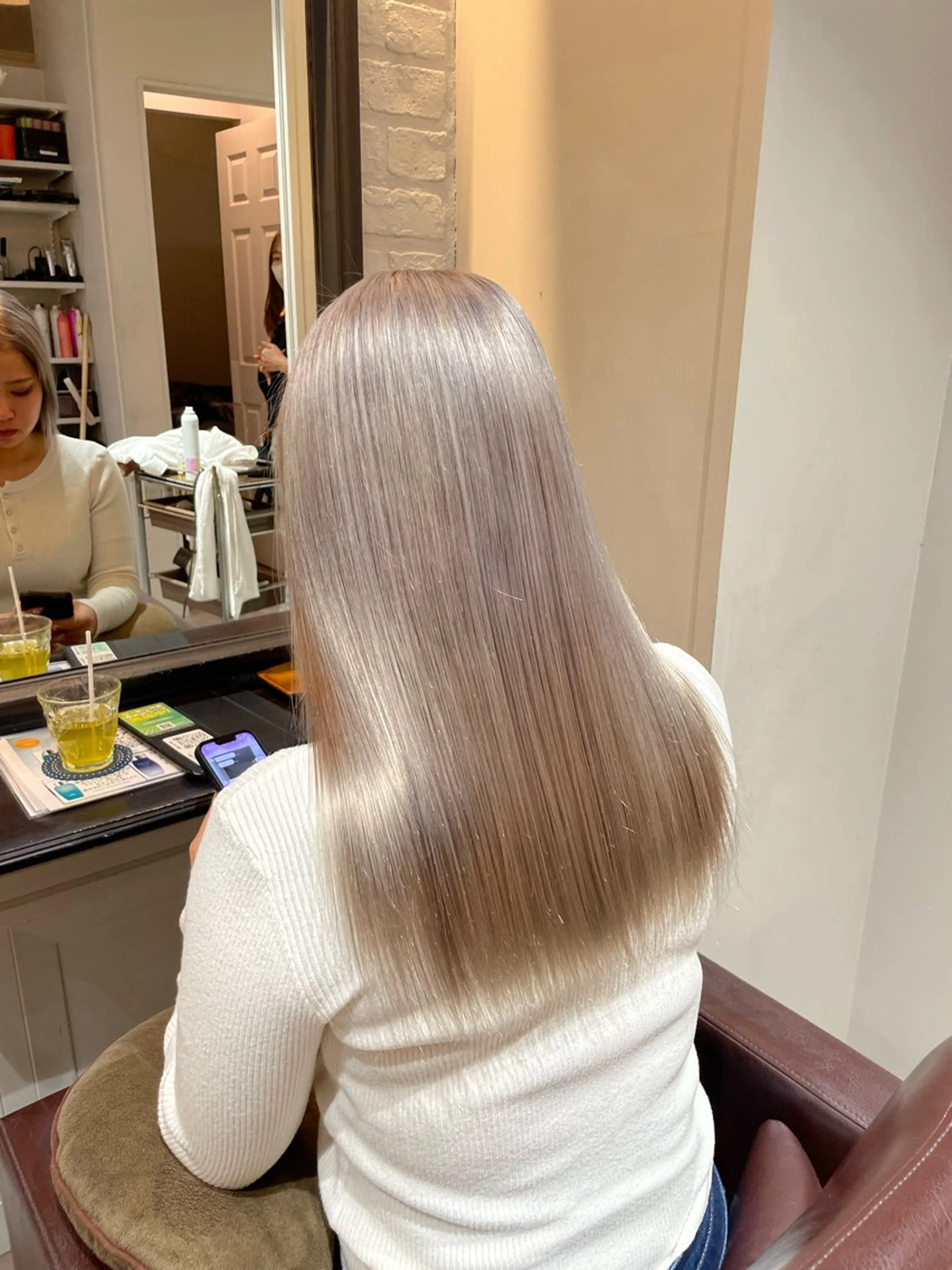 ロング ヘアカラー ハイトーン/透明感 カラー/下出有沙のヘアスタイル