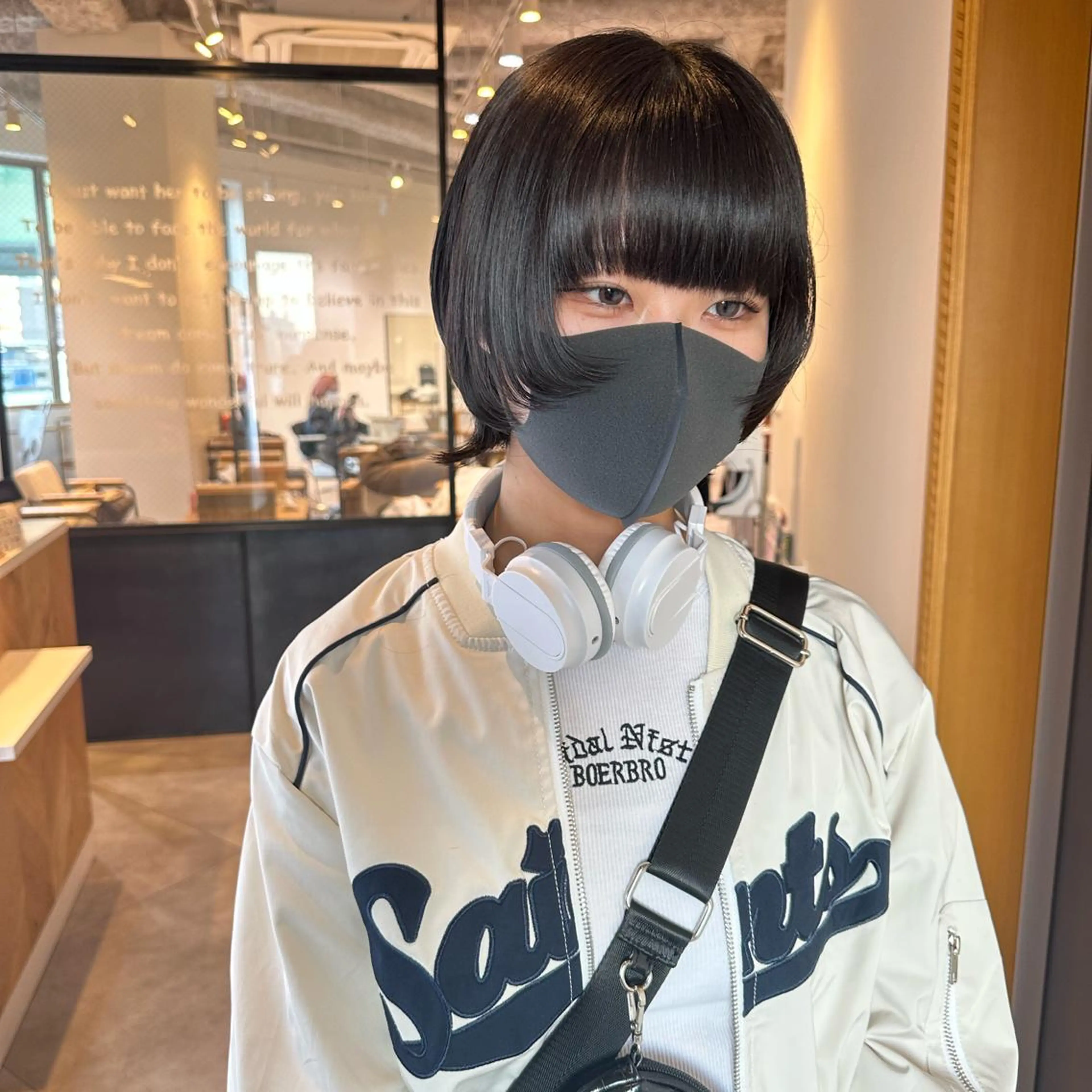 ショート ボブ くびれヘア 顔まわりレイヤー 顔周りカット ハッシュカット 大阪ウルフカット ハッシュカットのヘアスタイル