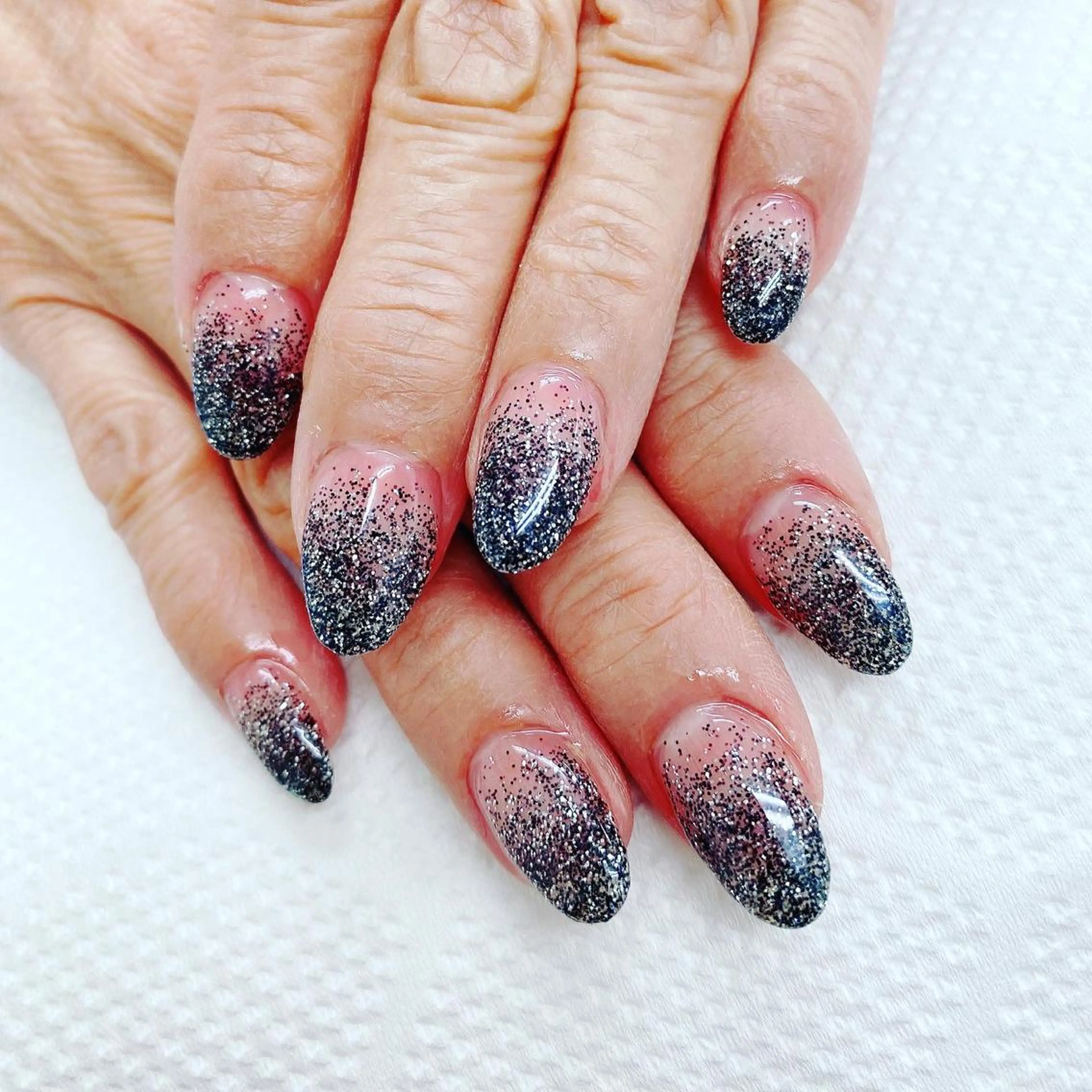 ネイル ラメ(グリッター) シルバー N._._.claw[エヌクロー]所属・N._._. clawのネイルデザイン