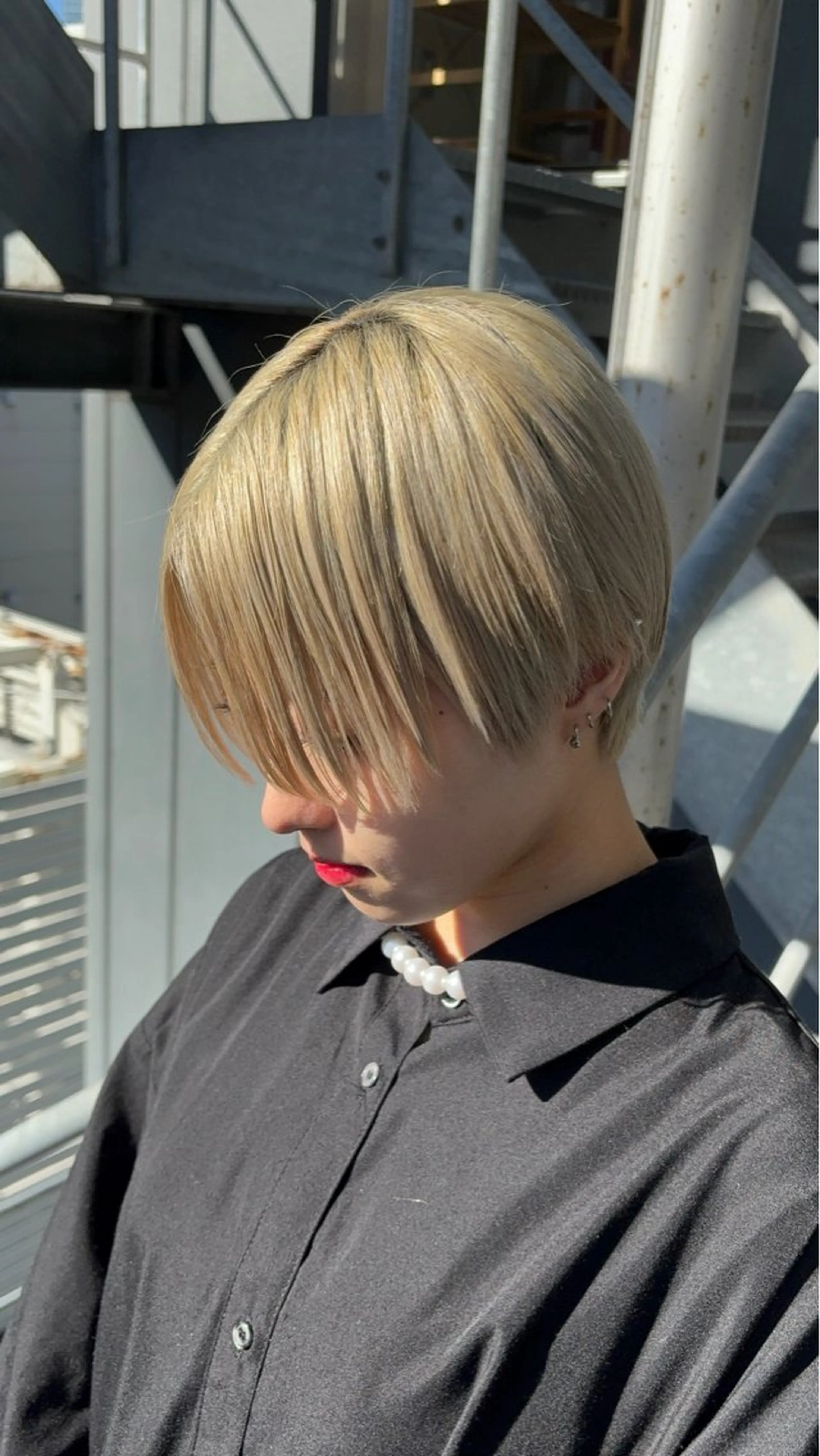 ショート カラー ハンサムショート ブリーチ 抜きっぱなしブロンド ブロンド ショートヘア 似合わせカット‪// 鶴我万唯華のヘアスタイル