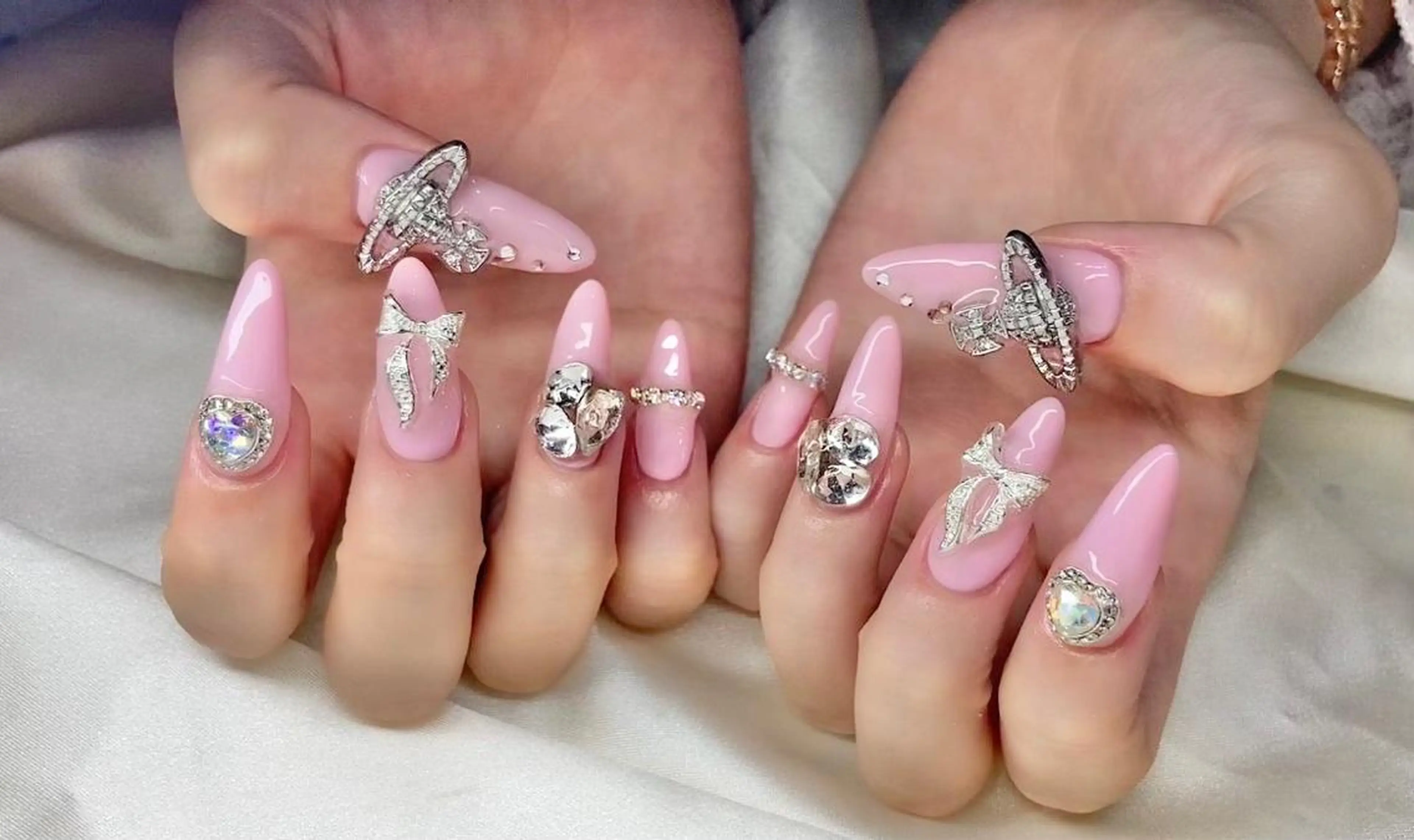 ネイル マツエク・マツパ アイブロウ 眉カラー 韓国風マツエク パリジェンヌラッシュリフト まつげパーマ ワンホンマツエク ハンドネイル Nail&eye Belire 新宿のネイルデザイン