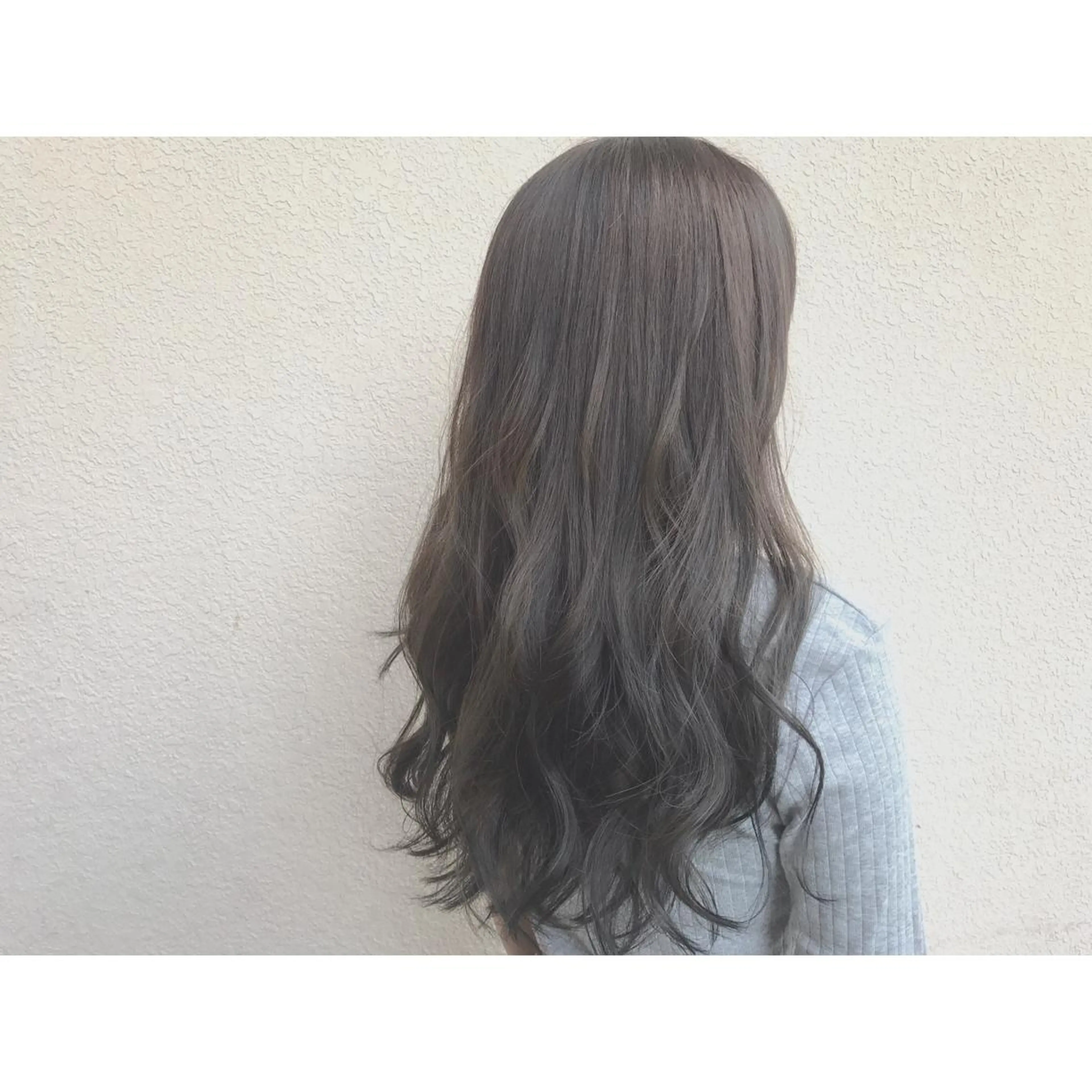 ロング カラー グレージュ ハイライトカラー ハイライト なかにし まゆみのヘアスタイル