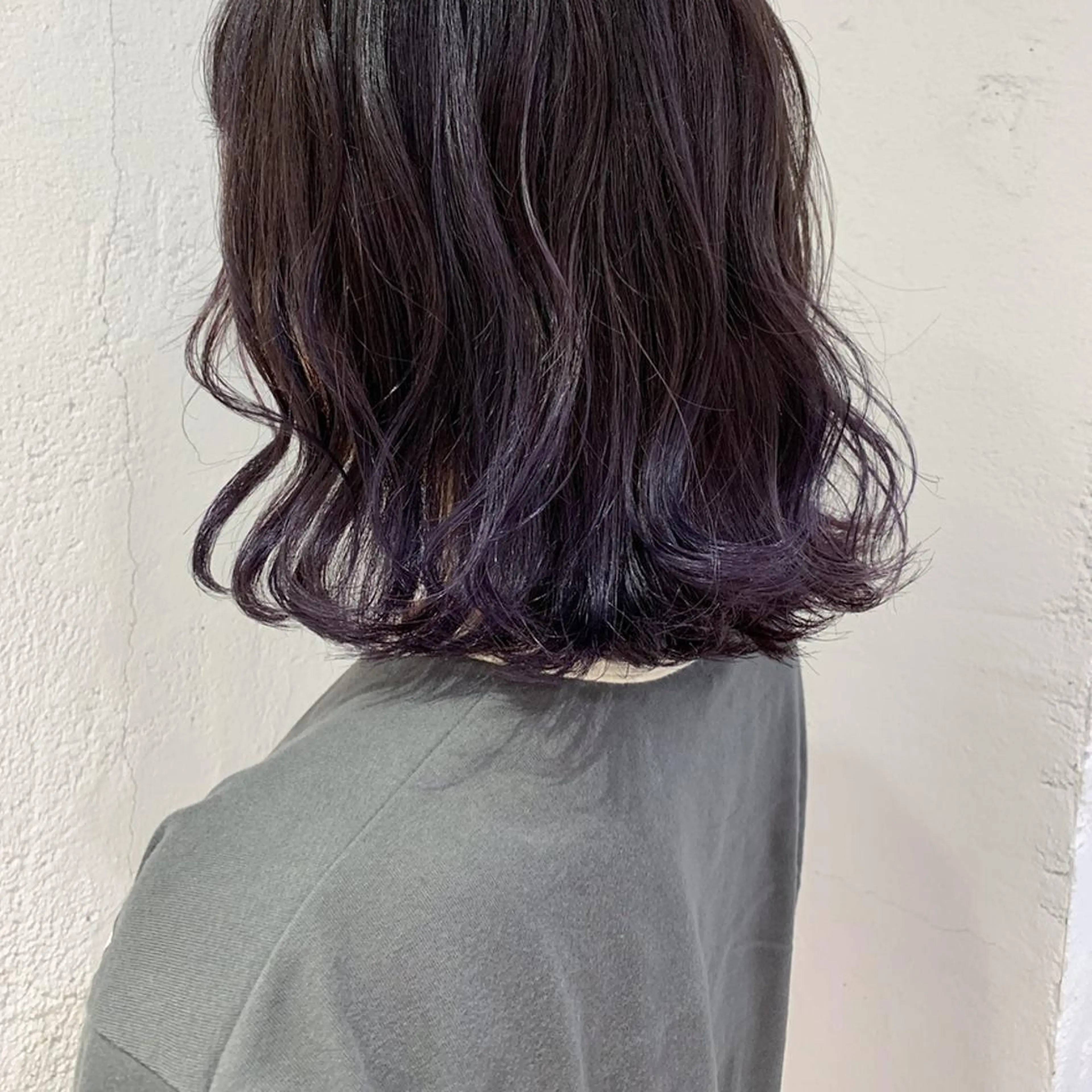 ミディアム カラー ブリーチ ブルーカラー ブルーパープル グラデーションカラー ハイライトカラー 🫧透明感カラー/ ボブ/小笠原汐海🪽のヘアスタイル