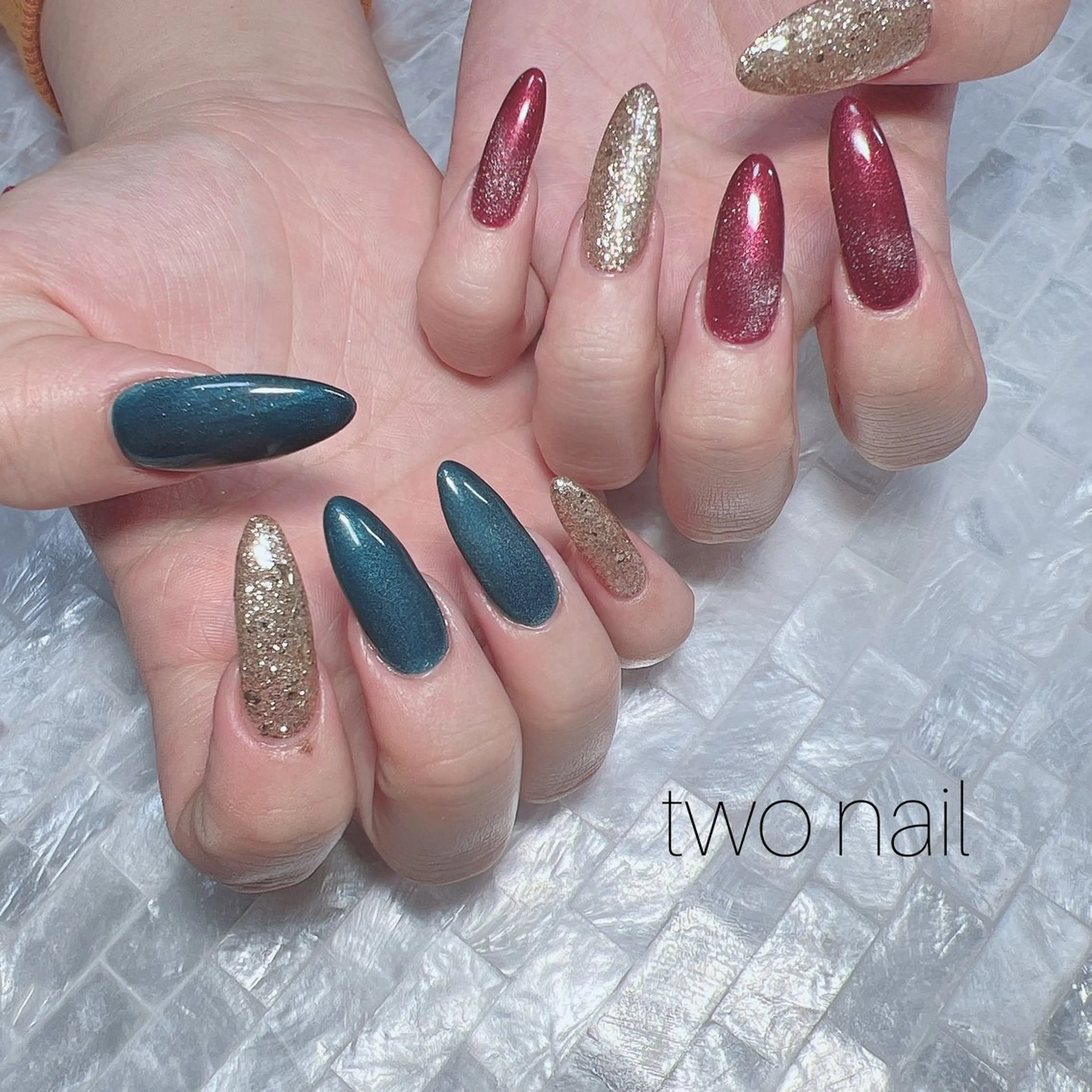 ネイル キラキラネイル マグネットネイル ネイルチップ ホワイト ハンドネイル two nailのネイルデザイン