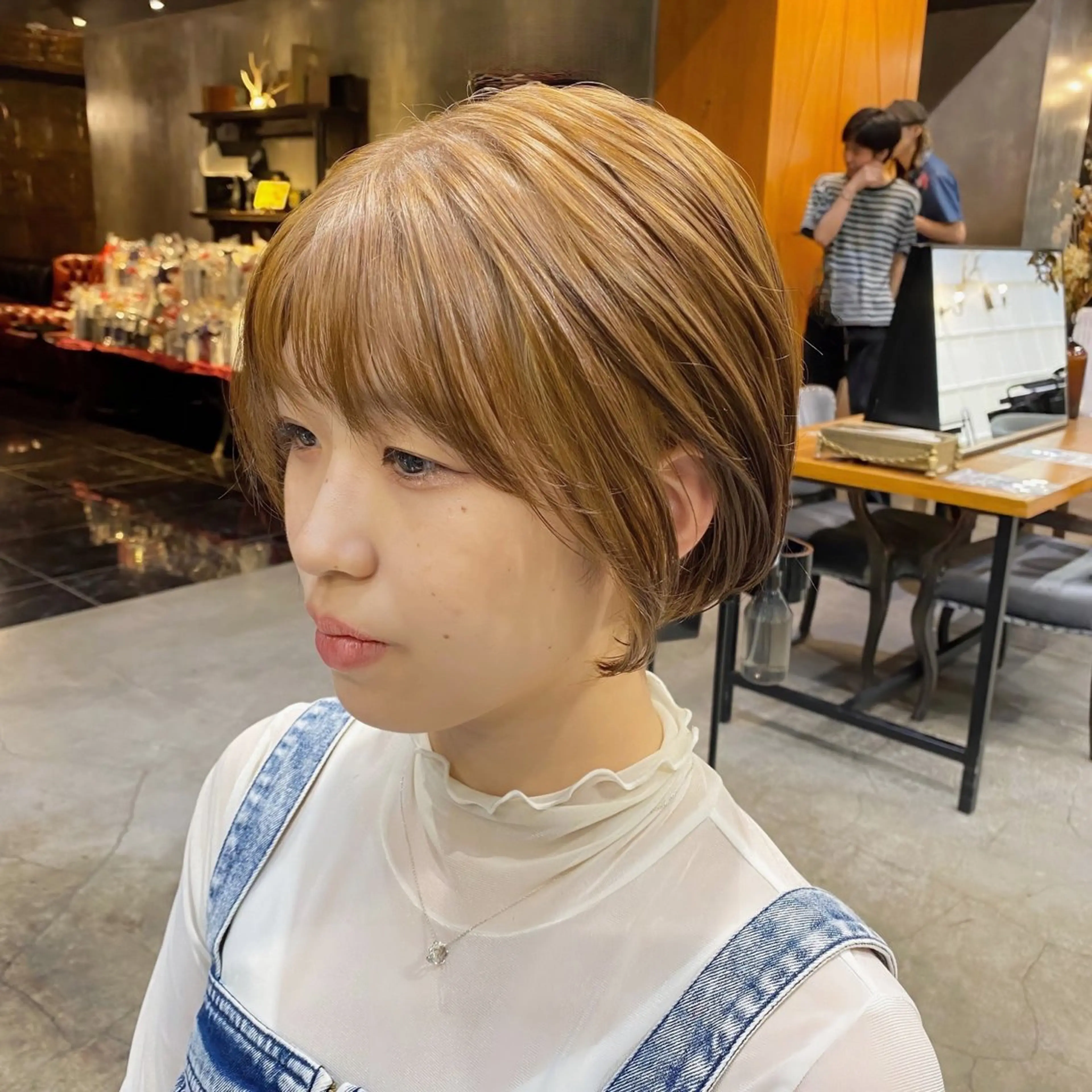 ショート カラー ハイトーンカラー ショートヘア 透明感カラー🌿 グレージュ🐺陽介のヘアスタイル