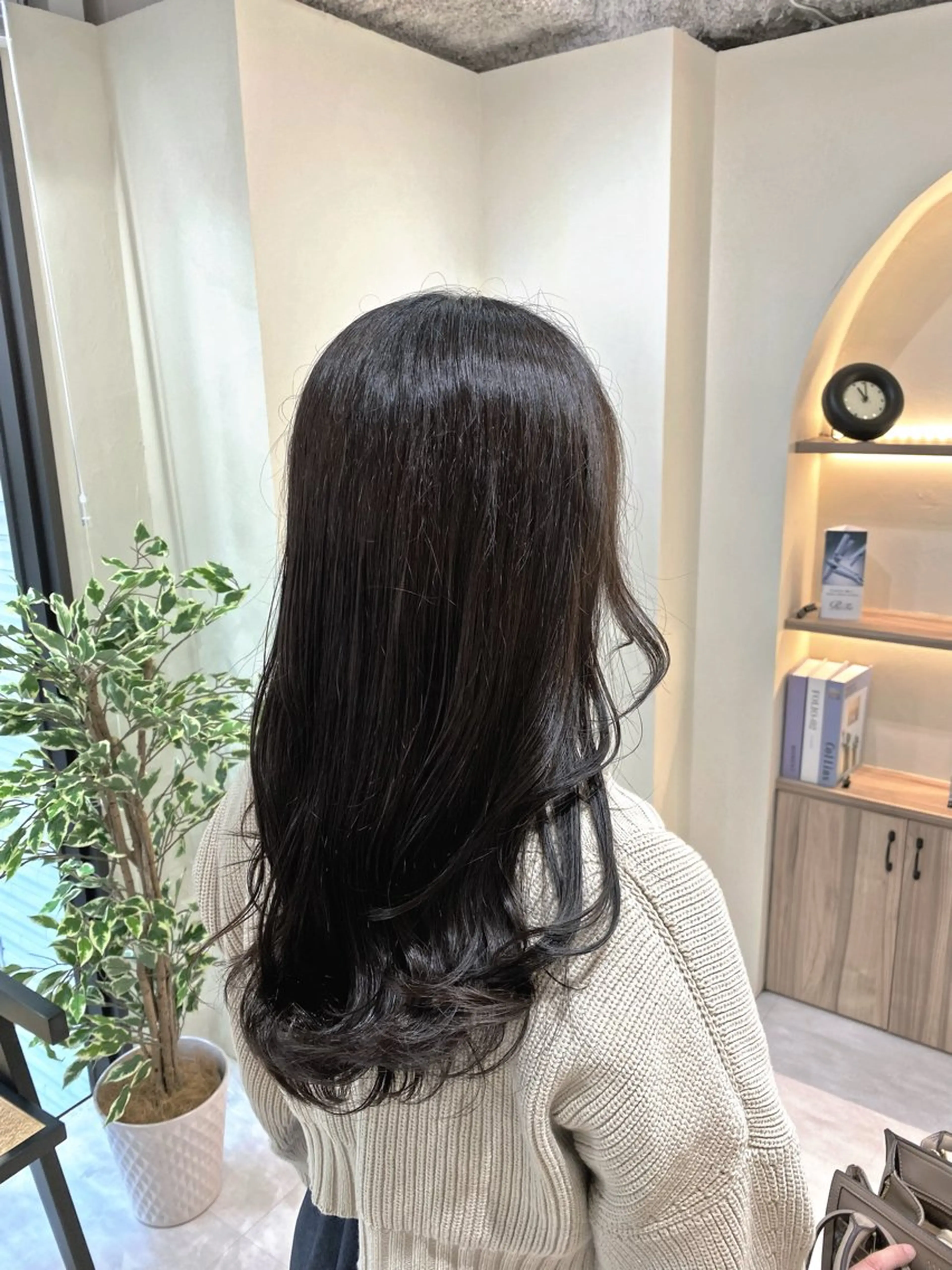 ロング カラー 透明感カラー グレージュ オリーブグレージュ オリーブグレー 艶髪・透明感カラー・ 韓国ヘア・Yuriのヘアスタイル