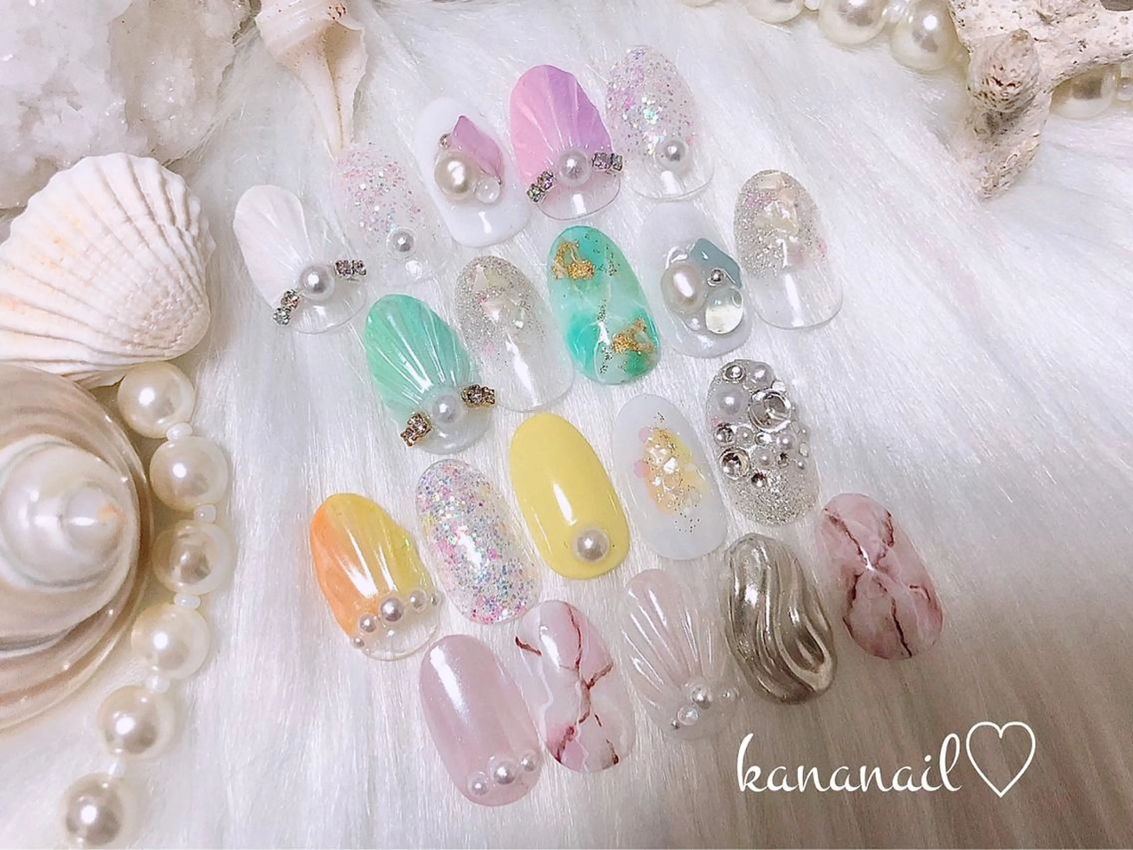 ネイル キラキラネイル ミディアムネイル kananail ♡のネイルデザイン