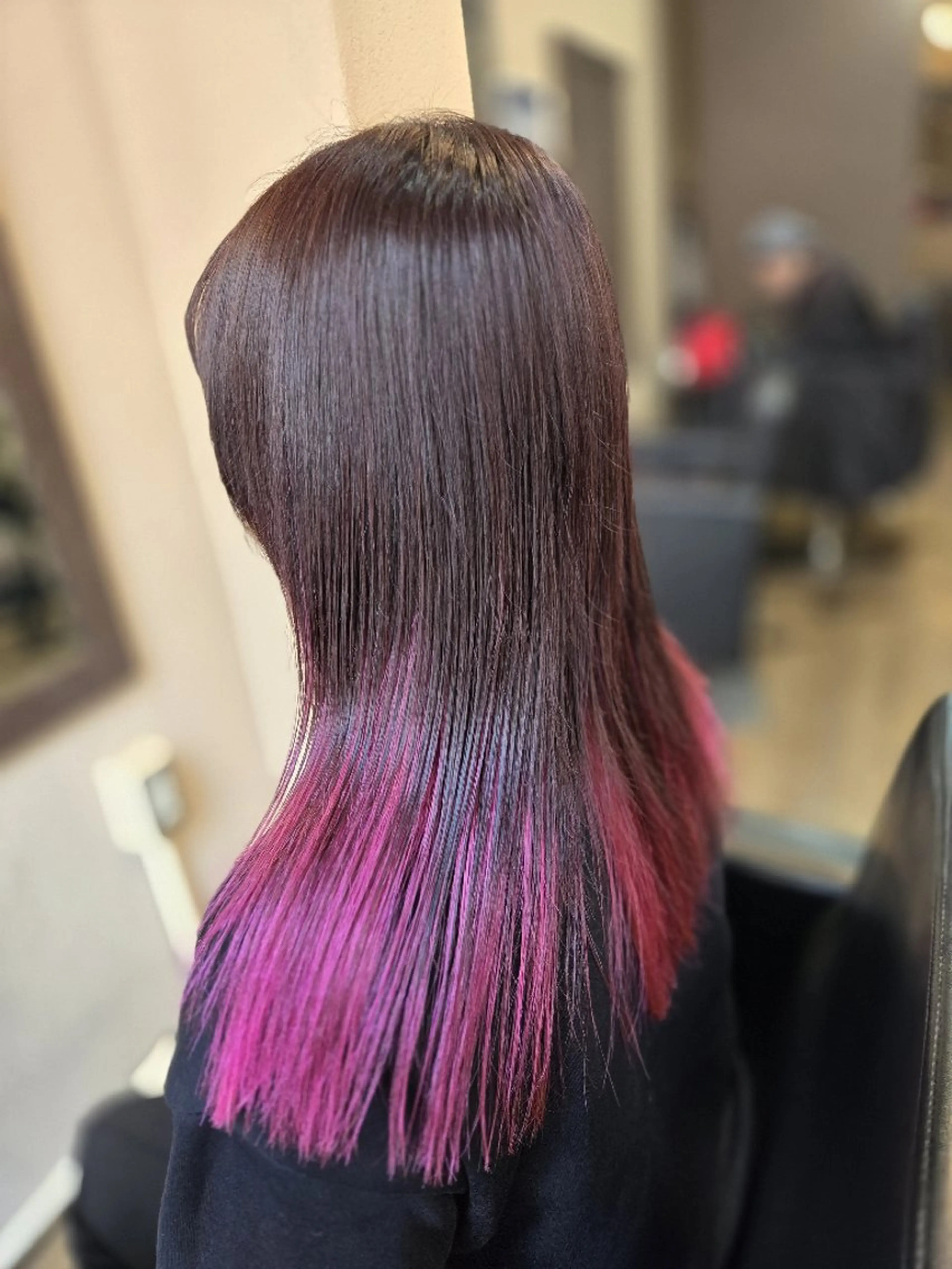 カラー ロング インナーカラー ピンクカラー Seven Quarterのヘアスタイル