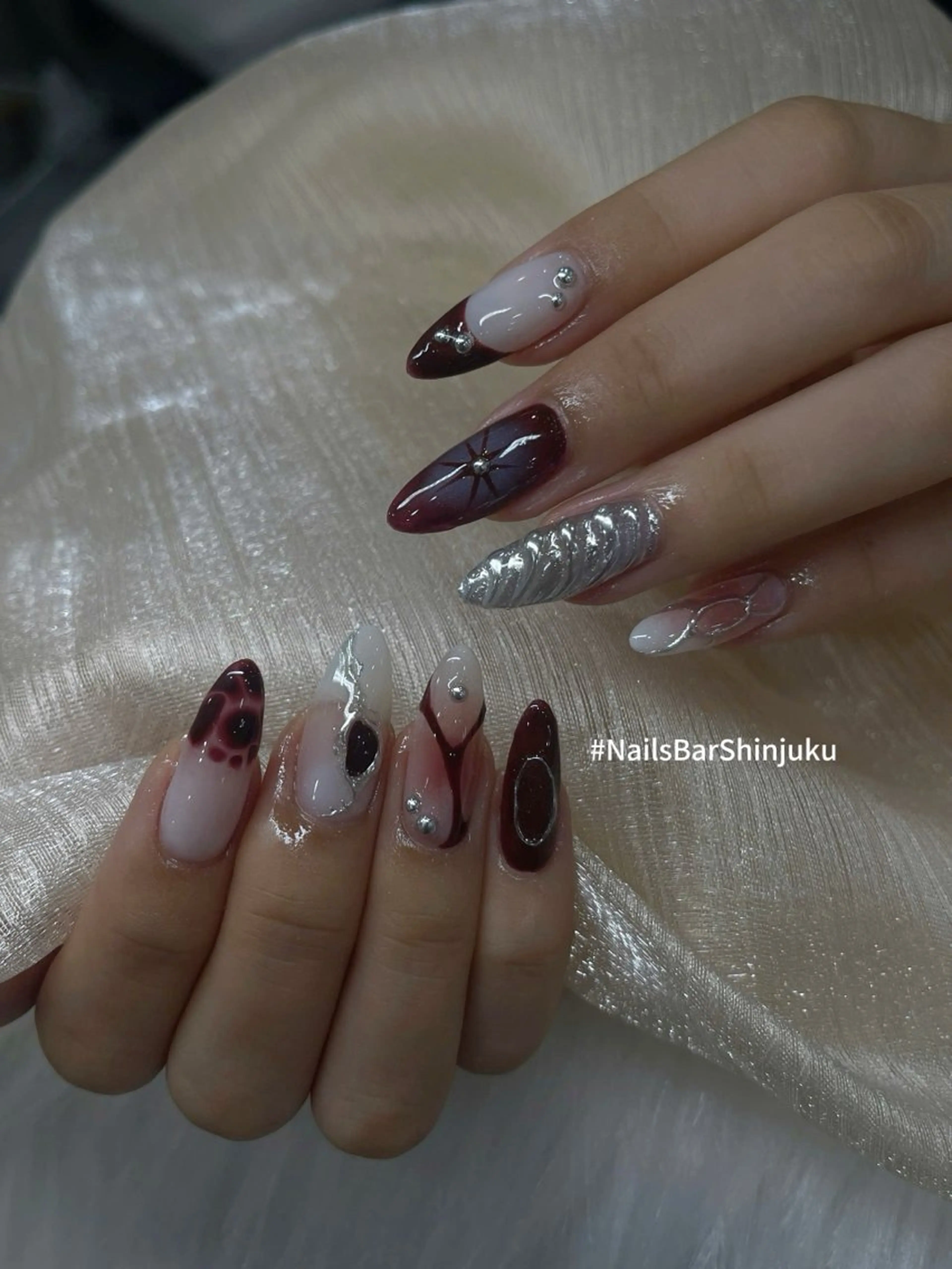 ネイル ボルドー ブラウン チークネイル ドット フットネイル ハンドネイル NAILS BAR SHINJUKUのネイルデザイン