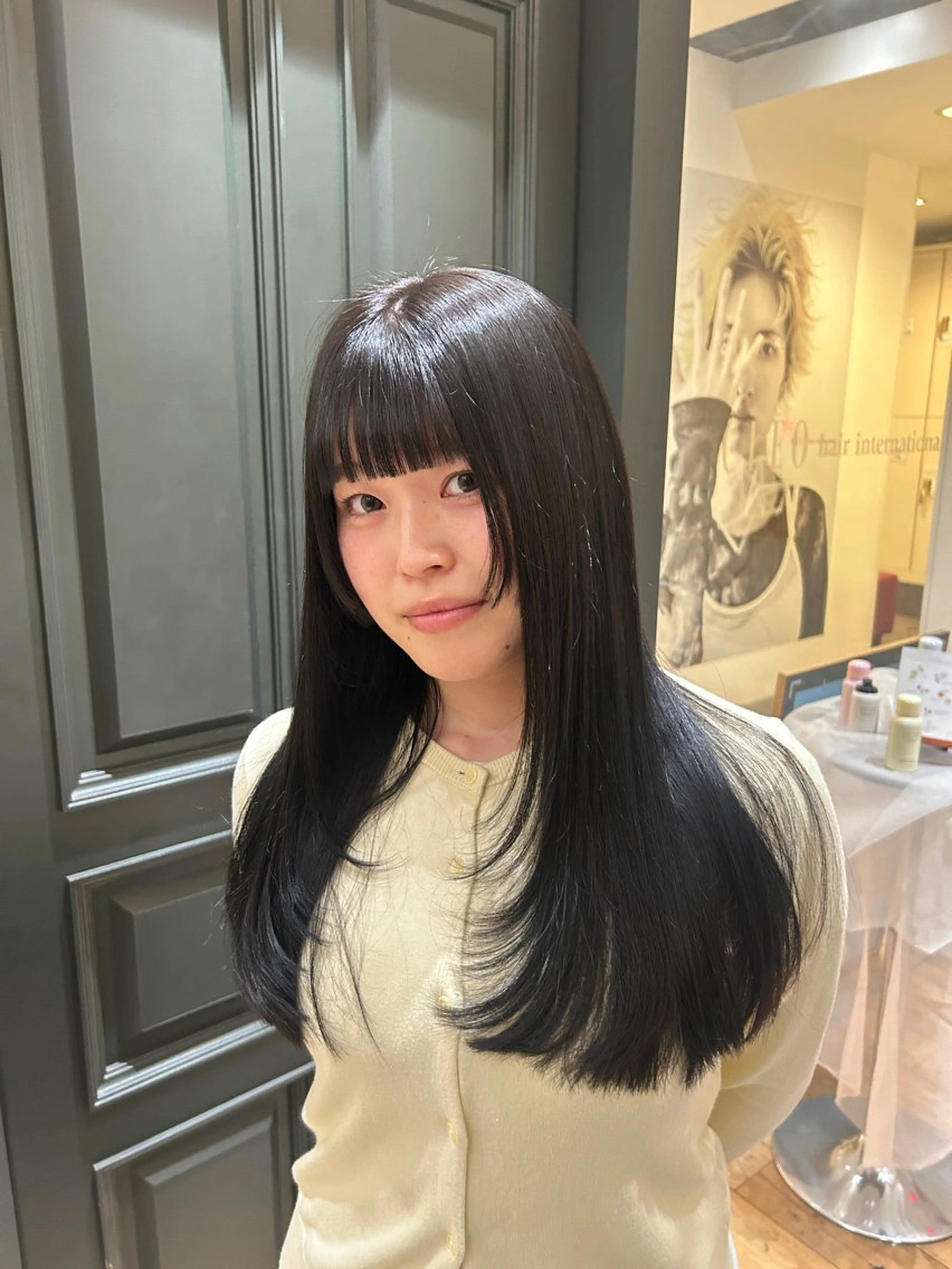 セミロング カラー 黒髪 ブルーカラー ブルーブラック レイヤーカット ヘアカラー CLEO hair / shionのヘアスタイル