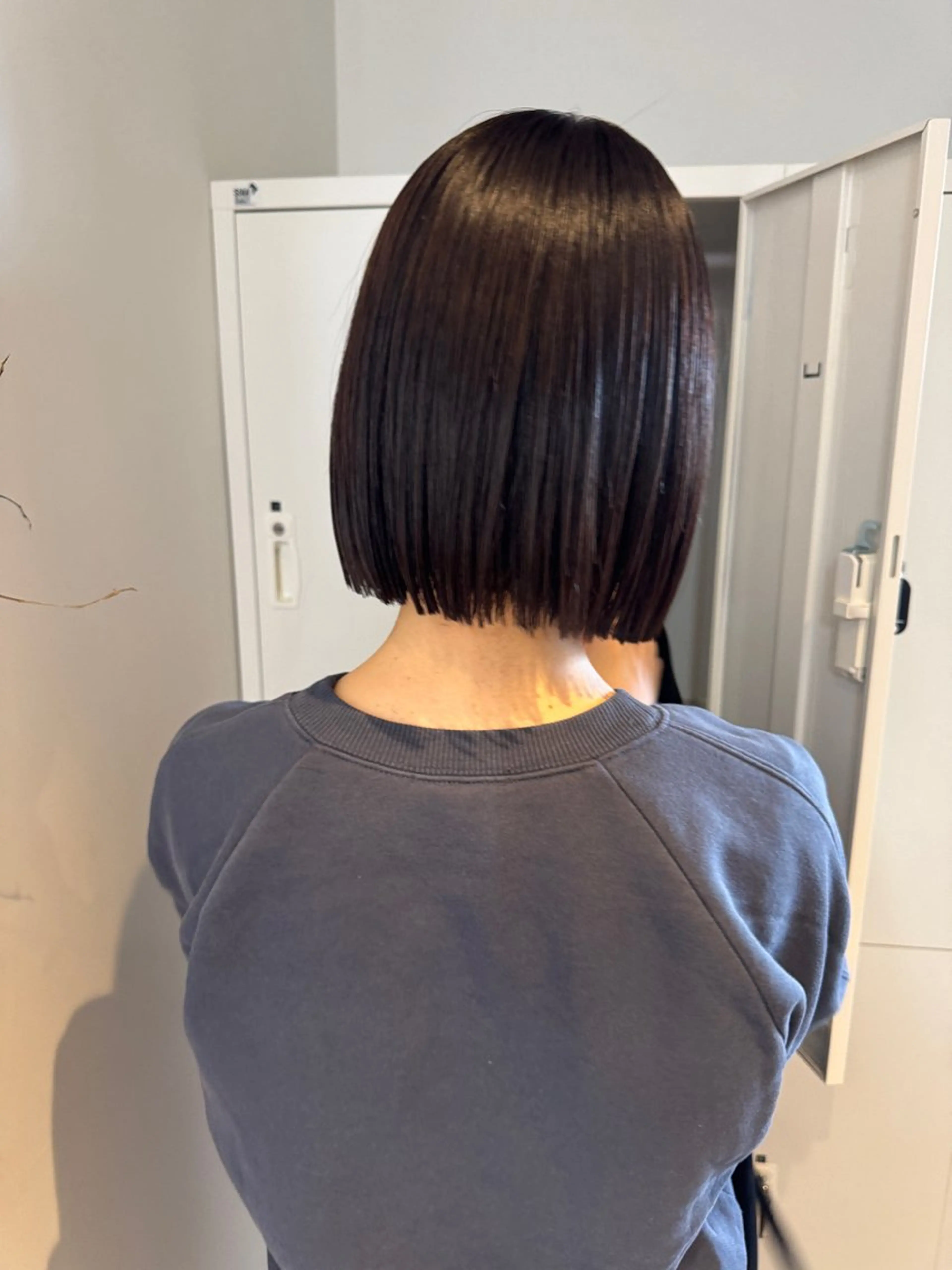 ショート カラー カット 縮毛矯正 切りっぱなしボブ レイヤー/縮毛矯正のヘアスタイル