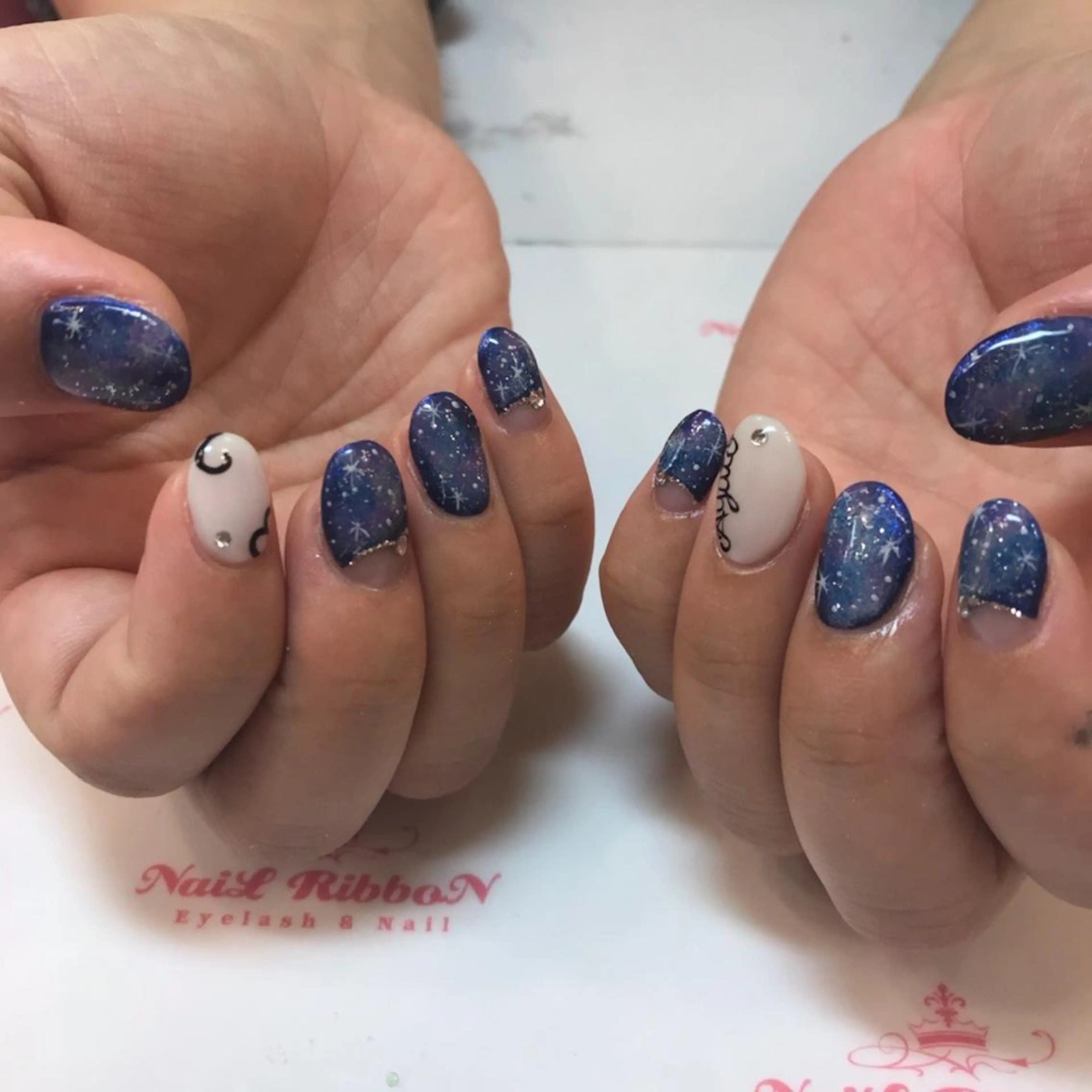 ネイル ネイルリボン 受付スタッフのネイルデザイン
