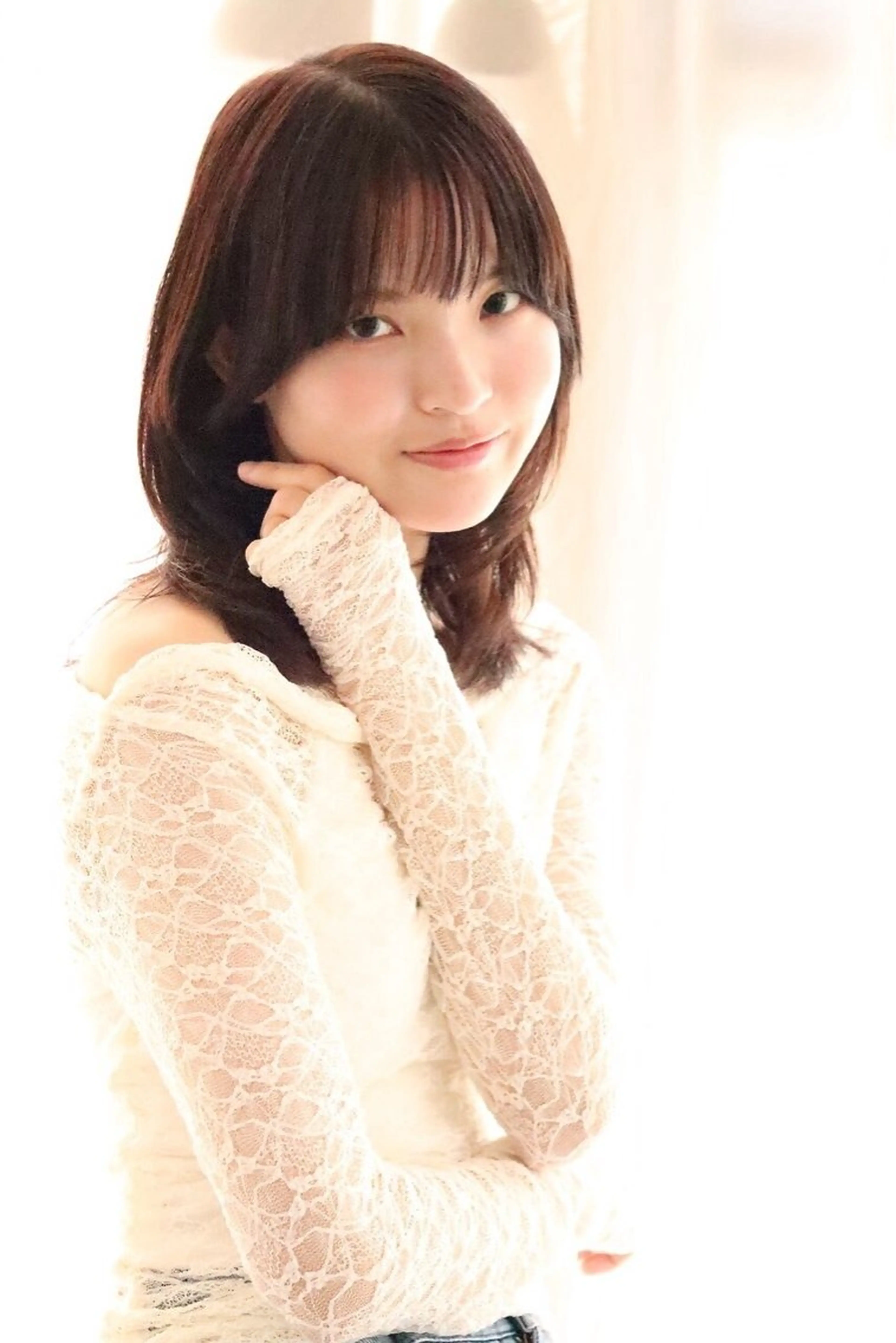 ミディアム 藤原 汐彩のヘアスタイル