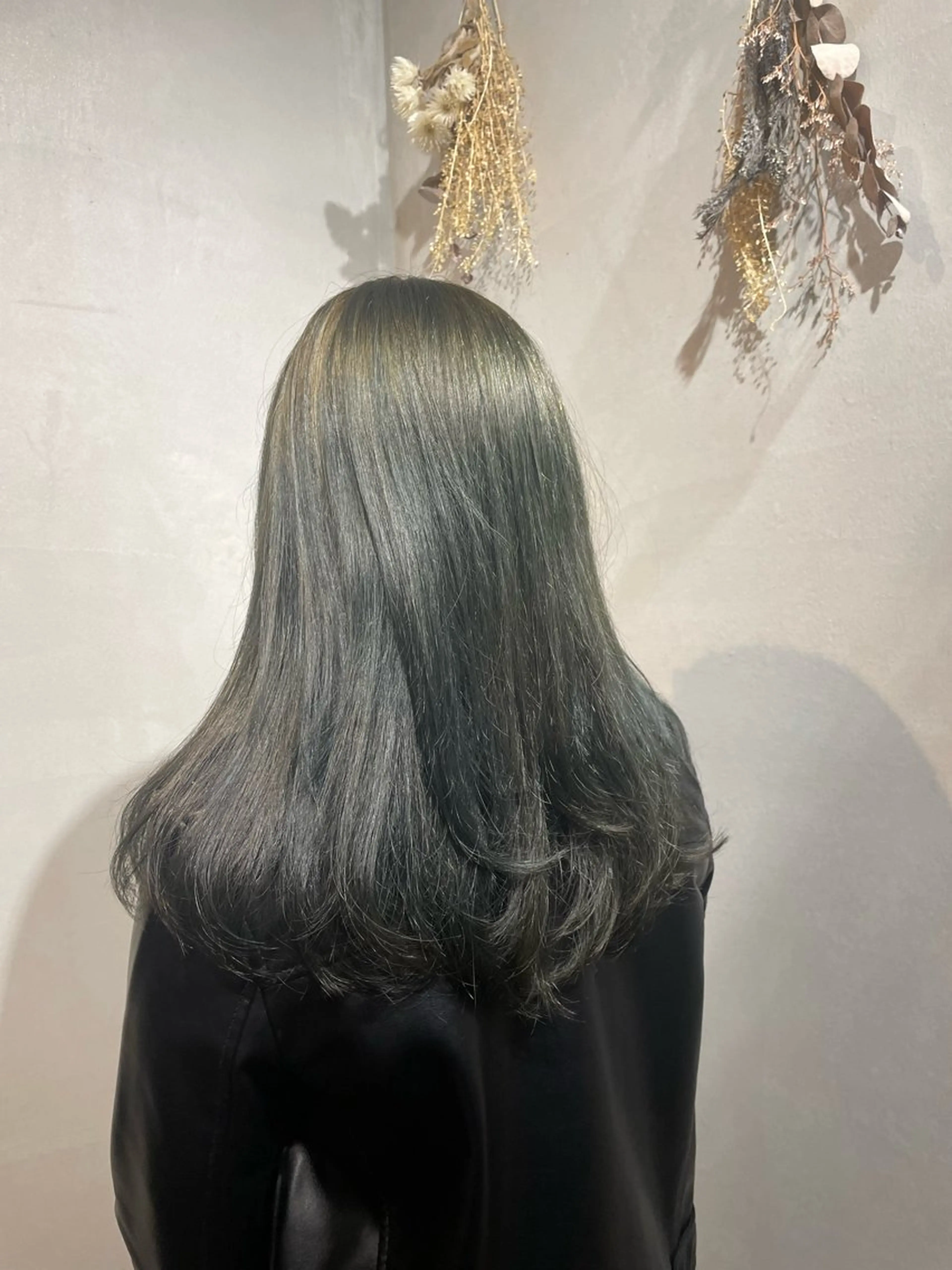 ロング カラー ブリーチ 透明感カラー グレージュ オリーブグレージュ オリーブグレー ヘアカラー Canon/ インナーカラー/小倉のヘアスタイル