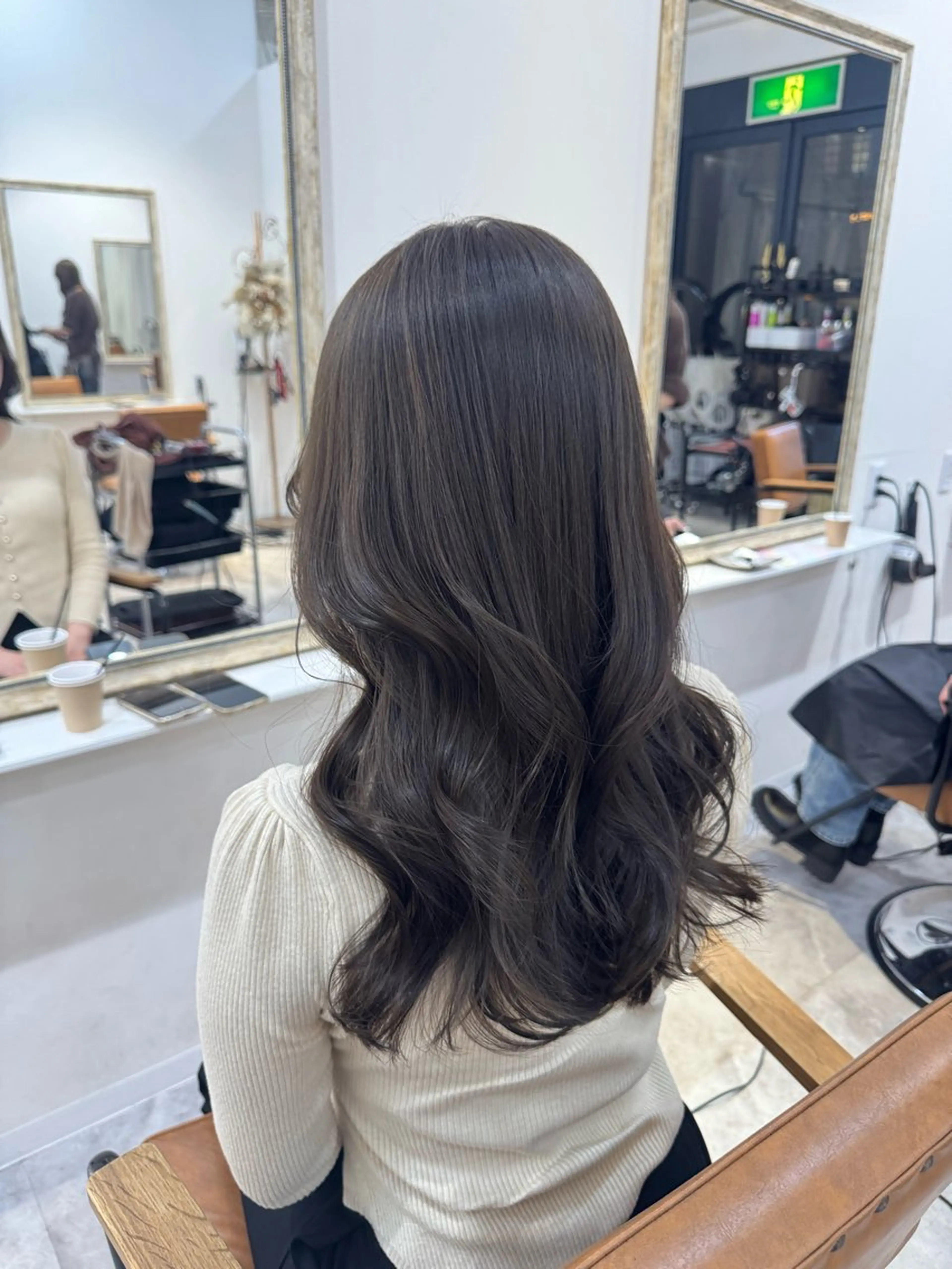 ロング カラー アッシュ アッシュブラウン ベージュカラー 黒髪 ブリーチ カット ヘアカラー トリートメント 赤み無し柔らかカラー 【梅田】madokaのヘアスタイル