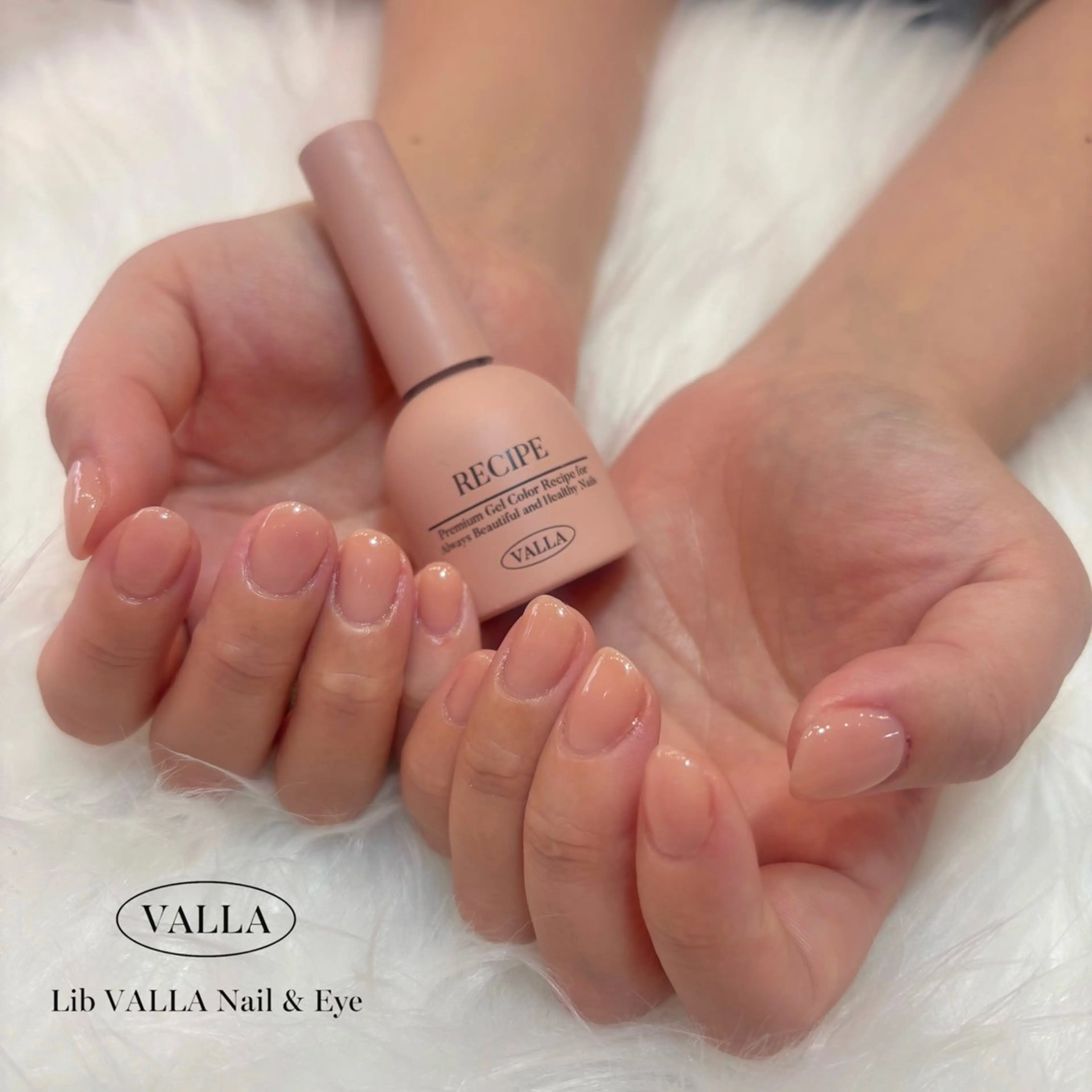 ネイル オフィスネイル ワンカラーネイル ピンク LIB VALLA Yuri🍭🖤のネイルデザイン