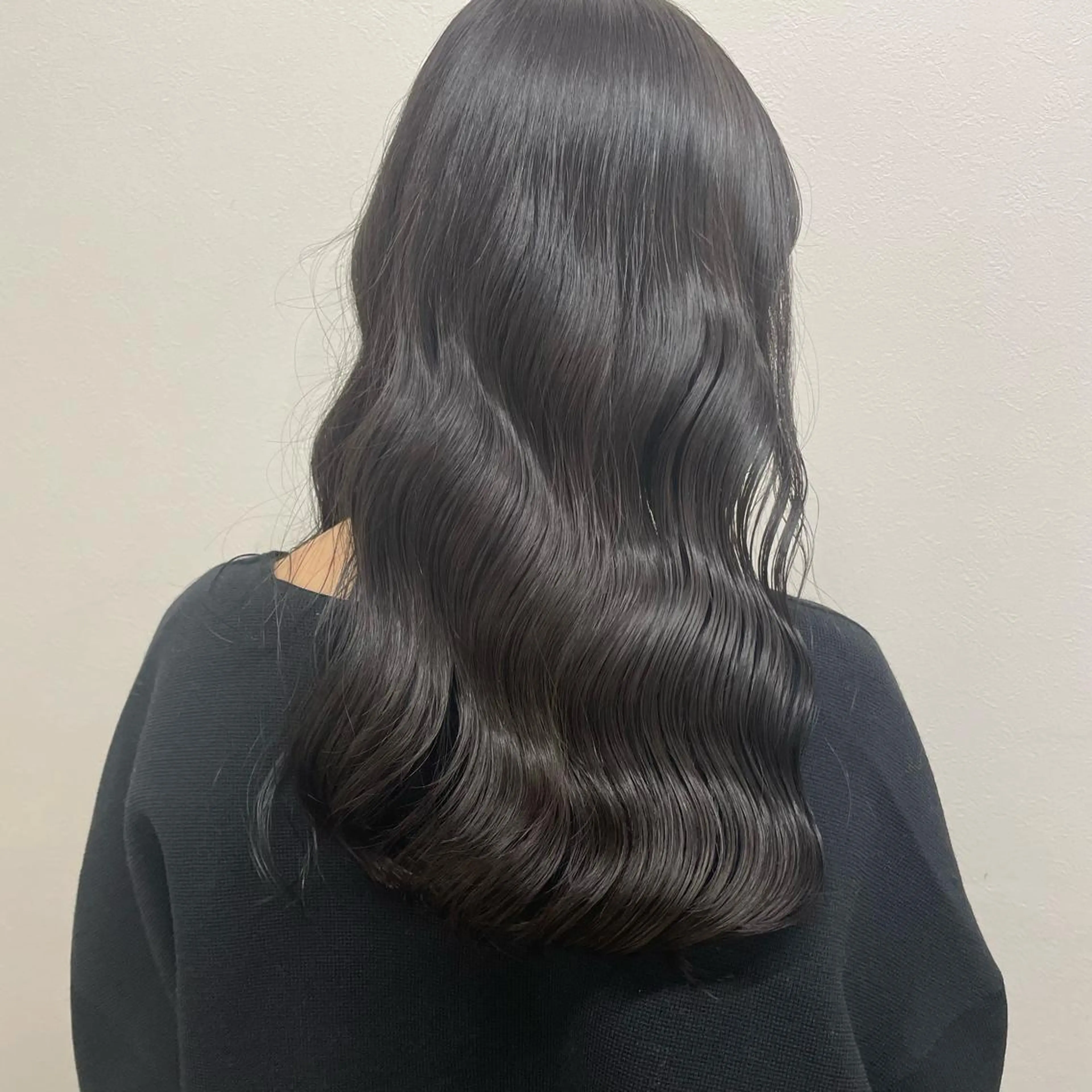 セミロング カラー 肌に馴染む暗髪 梅田・増田のヘアスタイル