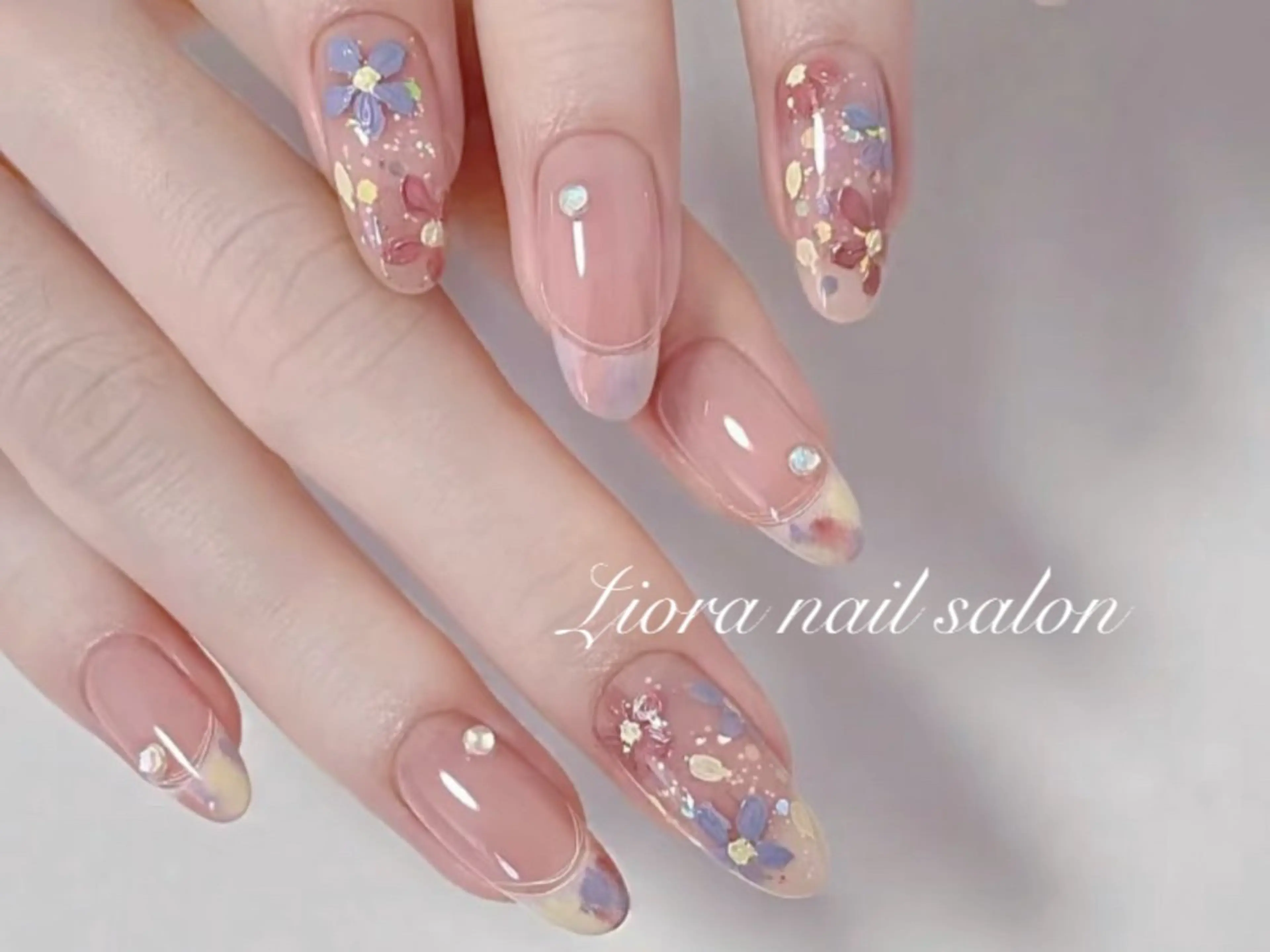 ネイル フレンチネイル ジェルネイル ガーリー グラデーション キラキラネイル ハンドネイル Liora nail スカルプ専門店のネイルデザイン