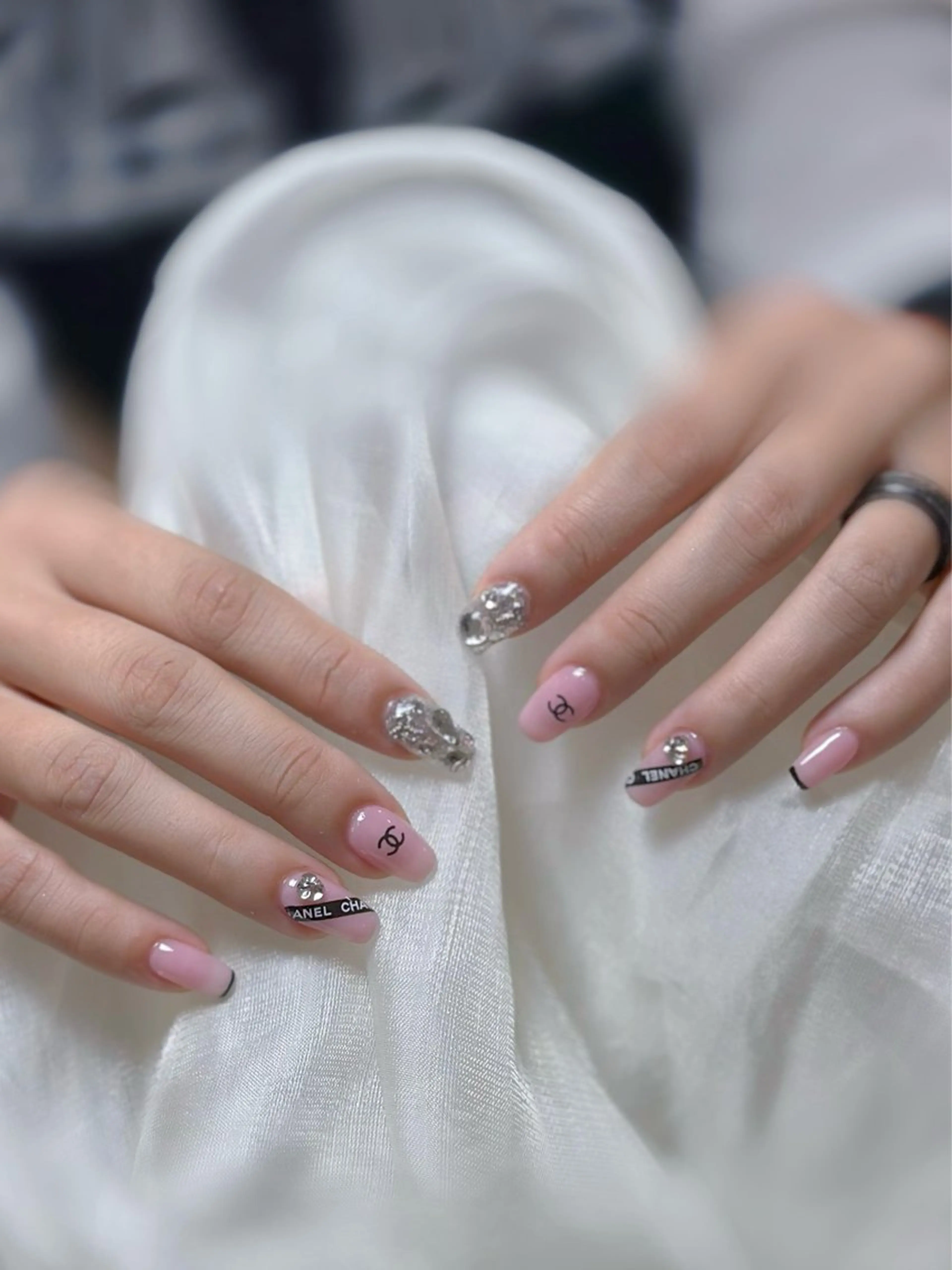 ネイル ハンドネイル Maggie nailクロのネイルデザイン