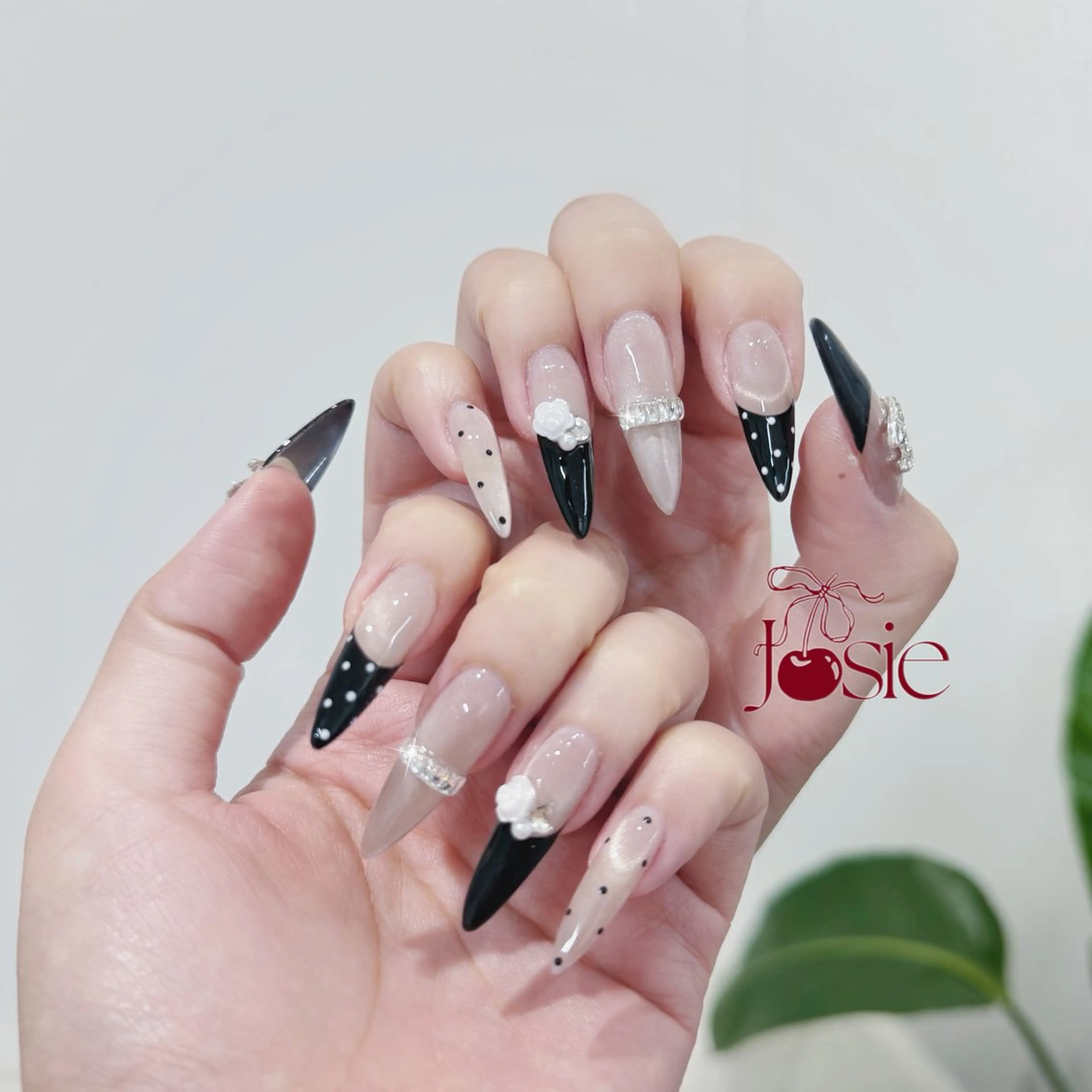 ネイル キラキラネイル 韓国ネイル 持ち込み ワンホンネイル ハンドネイル JOSIE nail studioのネイルデザイン