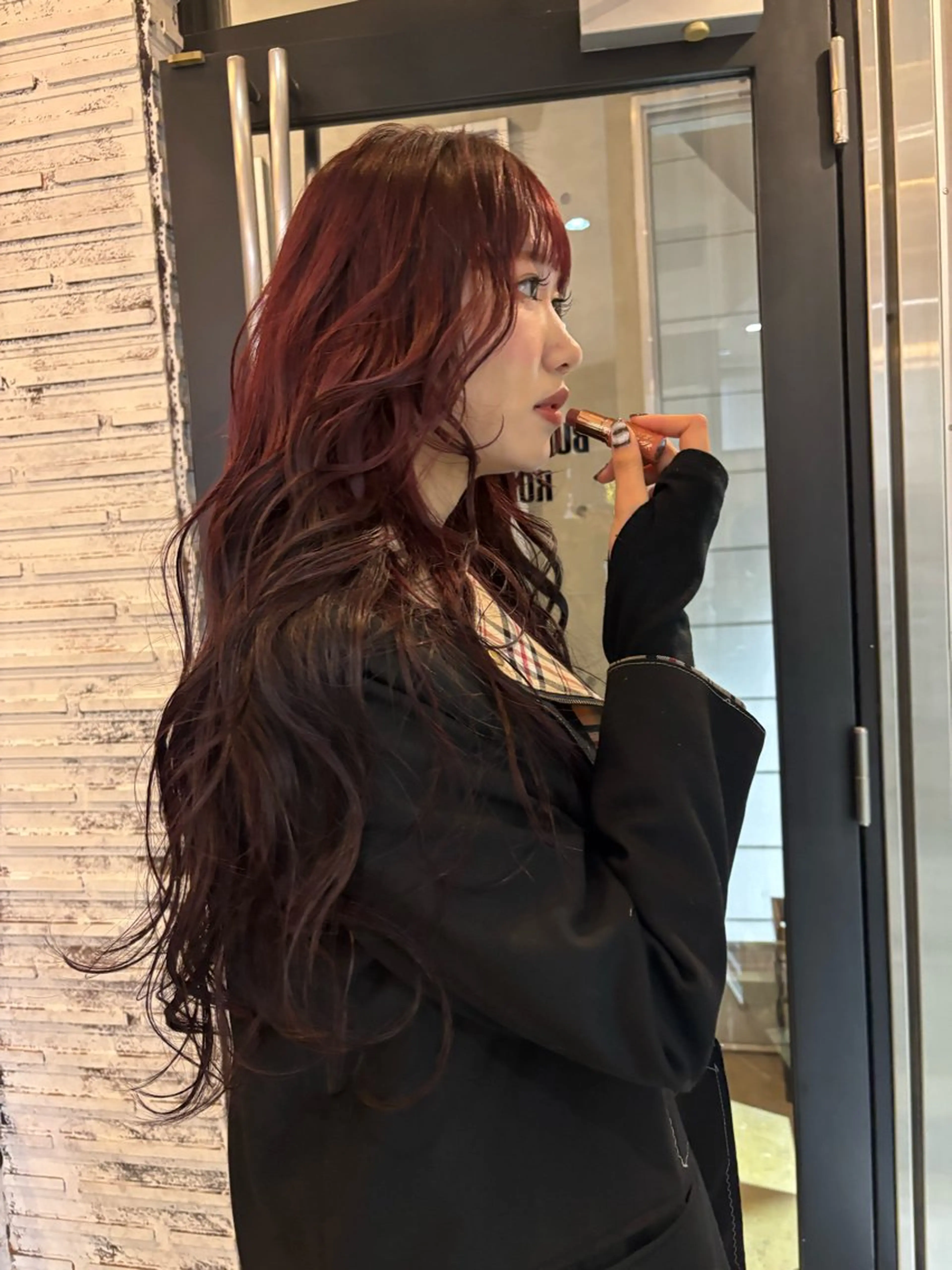 カラー ボルドーカラー グラデーションカラー 伊藤 優衣/アイブロ ウ／透明感カラーのヘアスタイル