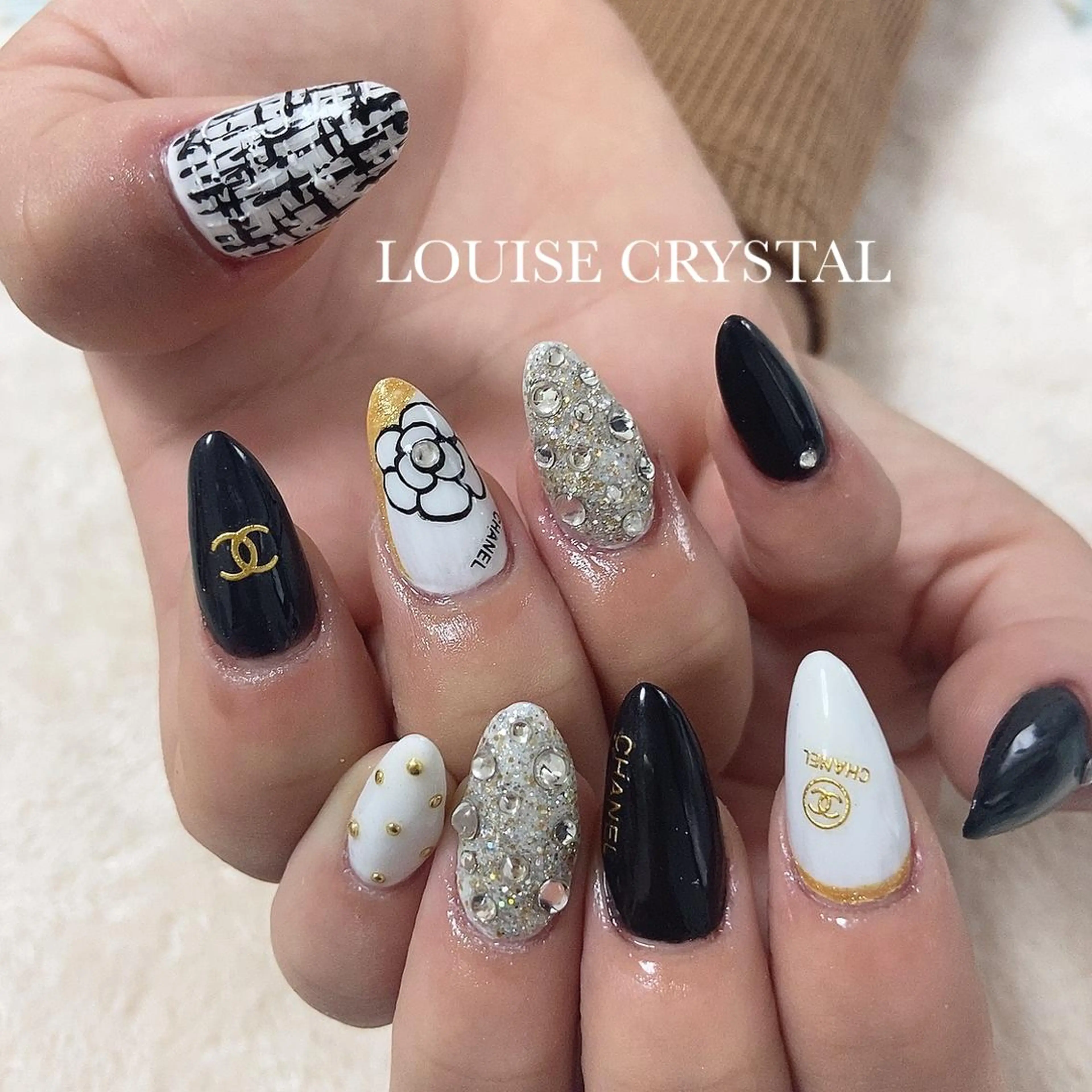 ネイル ハンドネイル LOUISE CRYSTALのネイルデザイン