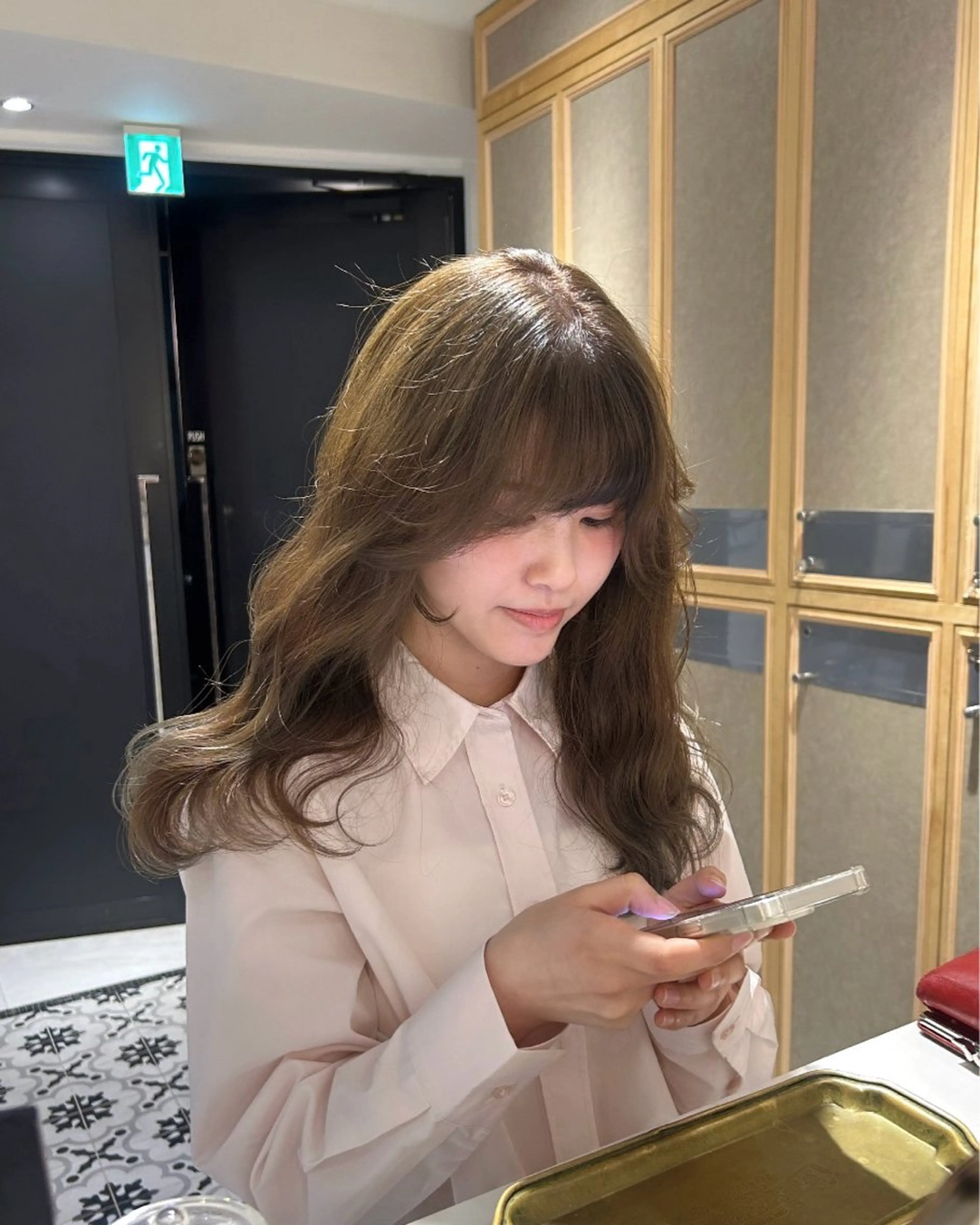 セミロング カラー ベージュカラー ブリーチ ダブルカラー ブリーチなしカラー オリーブベージュ カット ヘアカラー ayumi / ミディアムトーンのヘアスタイル