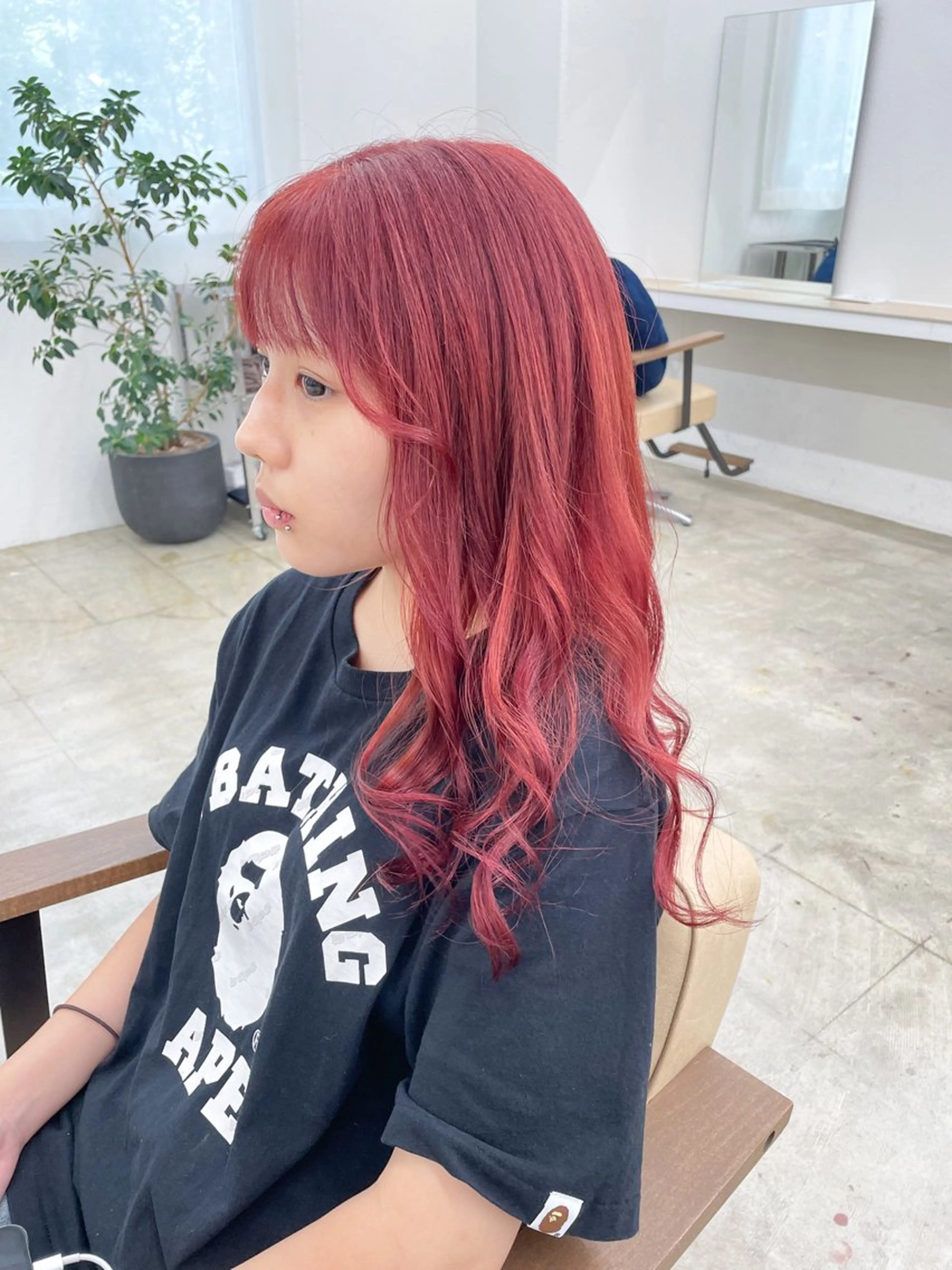 セミロング カラー ブリーチ ボルドーカラー ケアブリーチ ハイトーンカラー レッドカラー ハイトーン/レイヤー /ケアブリーチ石川治のヘアスタイル