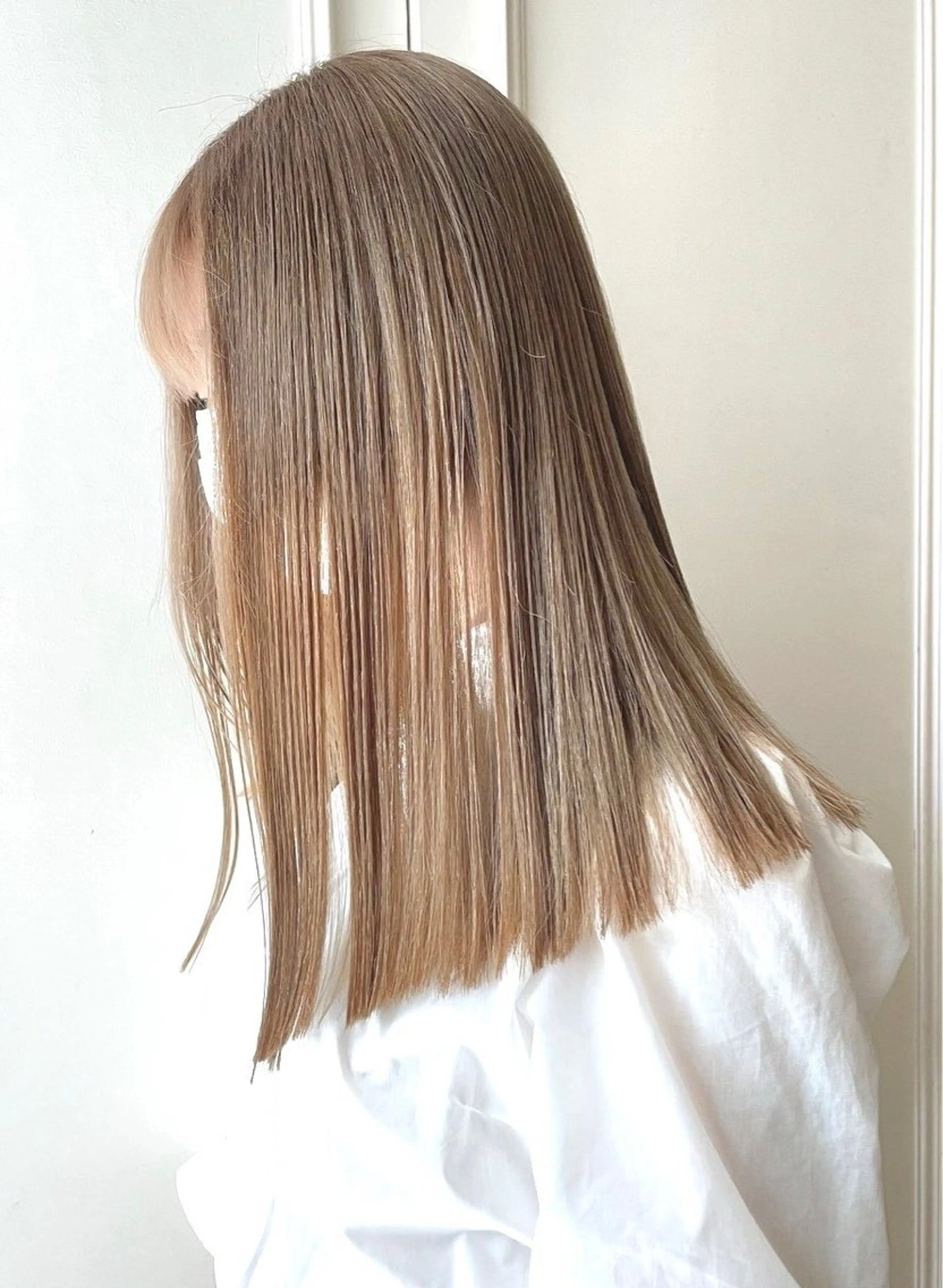 ミディアム カット ヘアカラー ⭐️ 美髪矯正 透明感 ⭐️ユウキのヘアスタイル