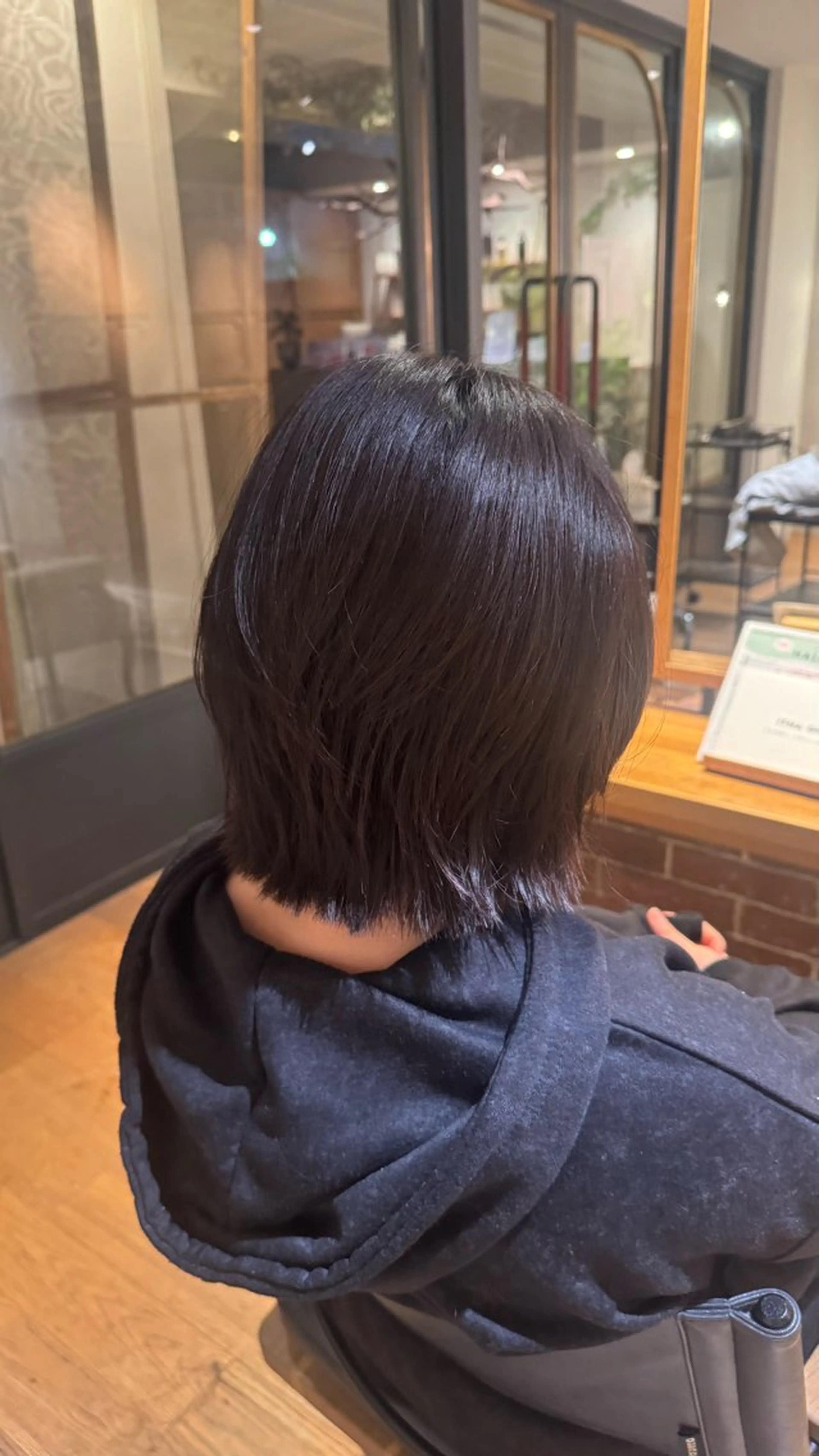 ミディアム 山根 里緒のヘアスタイル