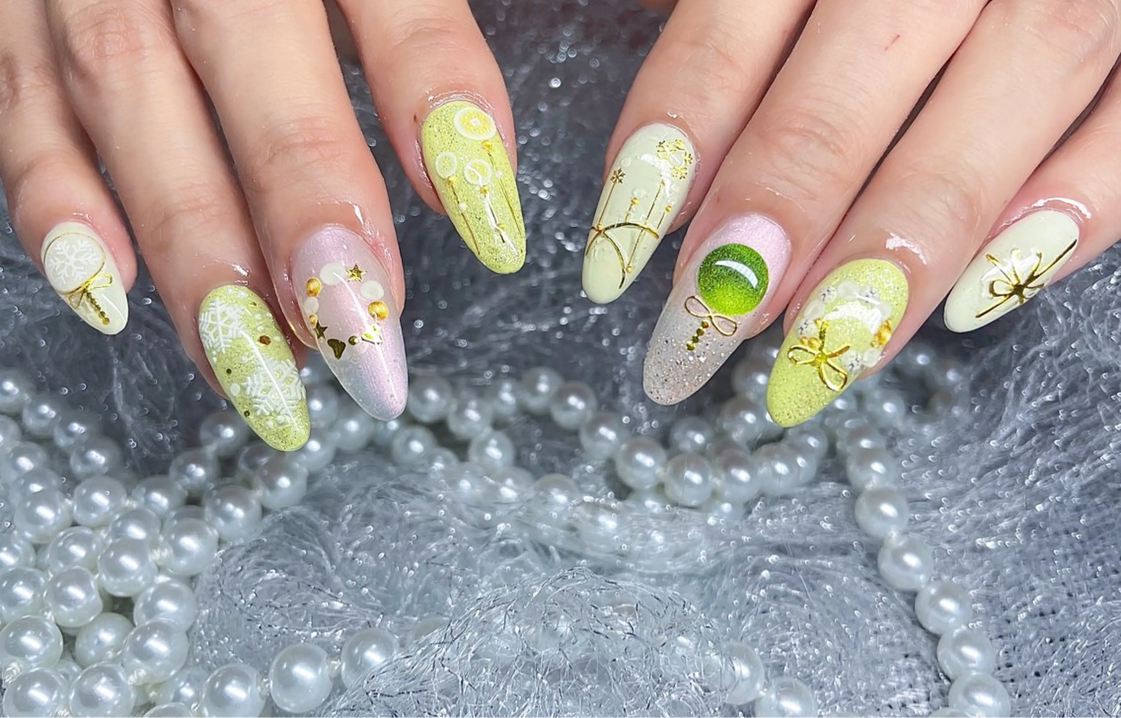 ネイル 長さ出し フットネイル フレンチネイル ジェルネイル ガラスフレンチ ハンドネイル ハンドケア More Glam渋谷店のネイルデザイン